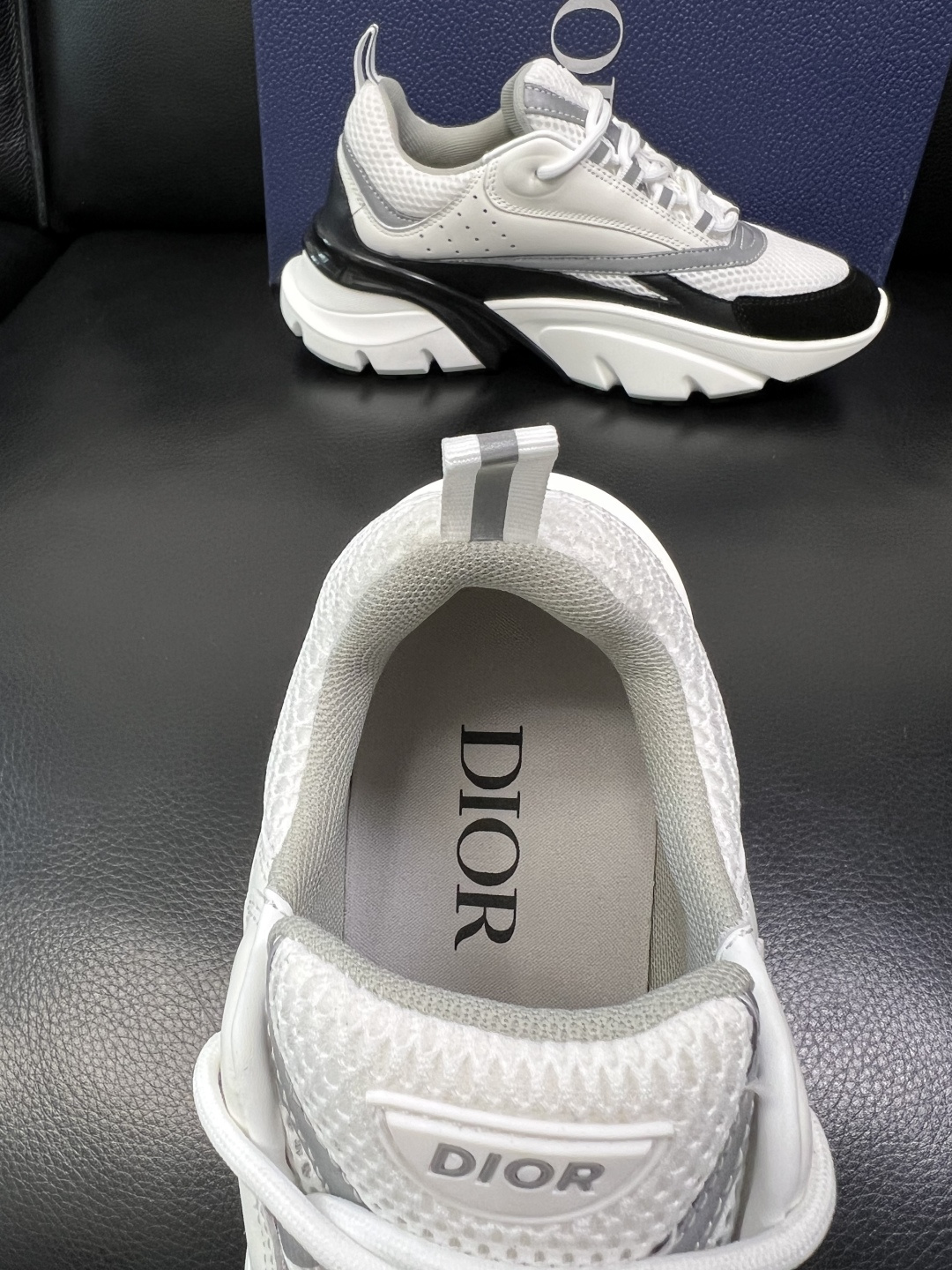 Dior 顶级工艺品 迪奥 专柜同步 原厂配置，意大利进口原版牛皮面料，透气舒适进口水染牛里垫，鞋底：原