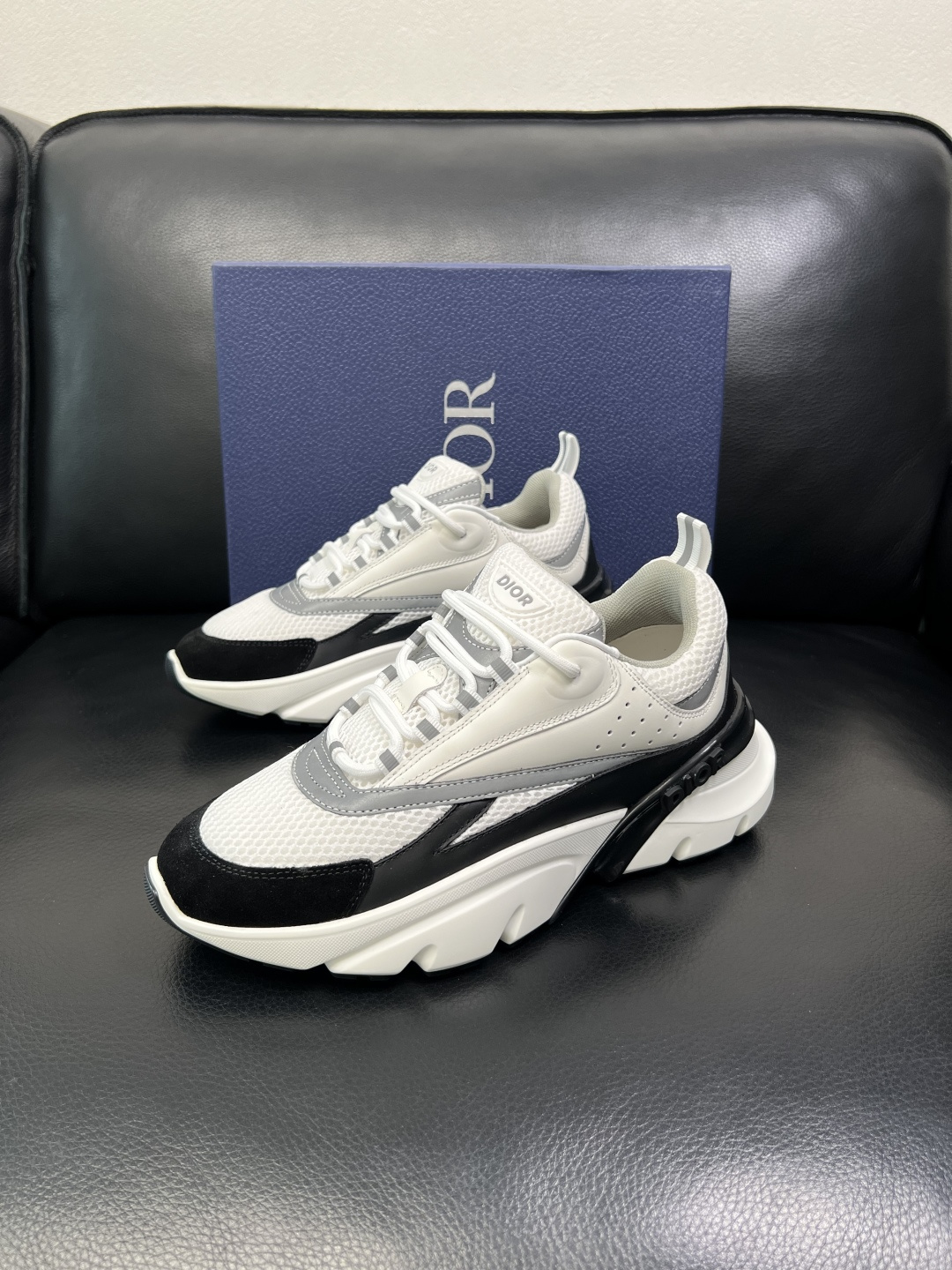 Dior 顶级工艺品 迪奥 专柜同步 原厂配置，意大利进口原版牛皮面料，透气舒适进口水染牛里垫，鞋底：原