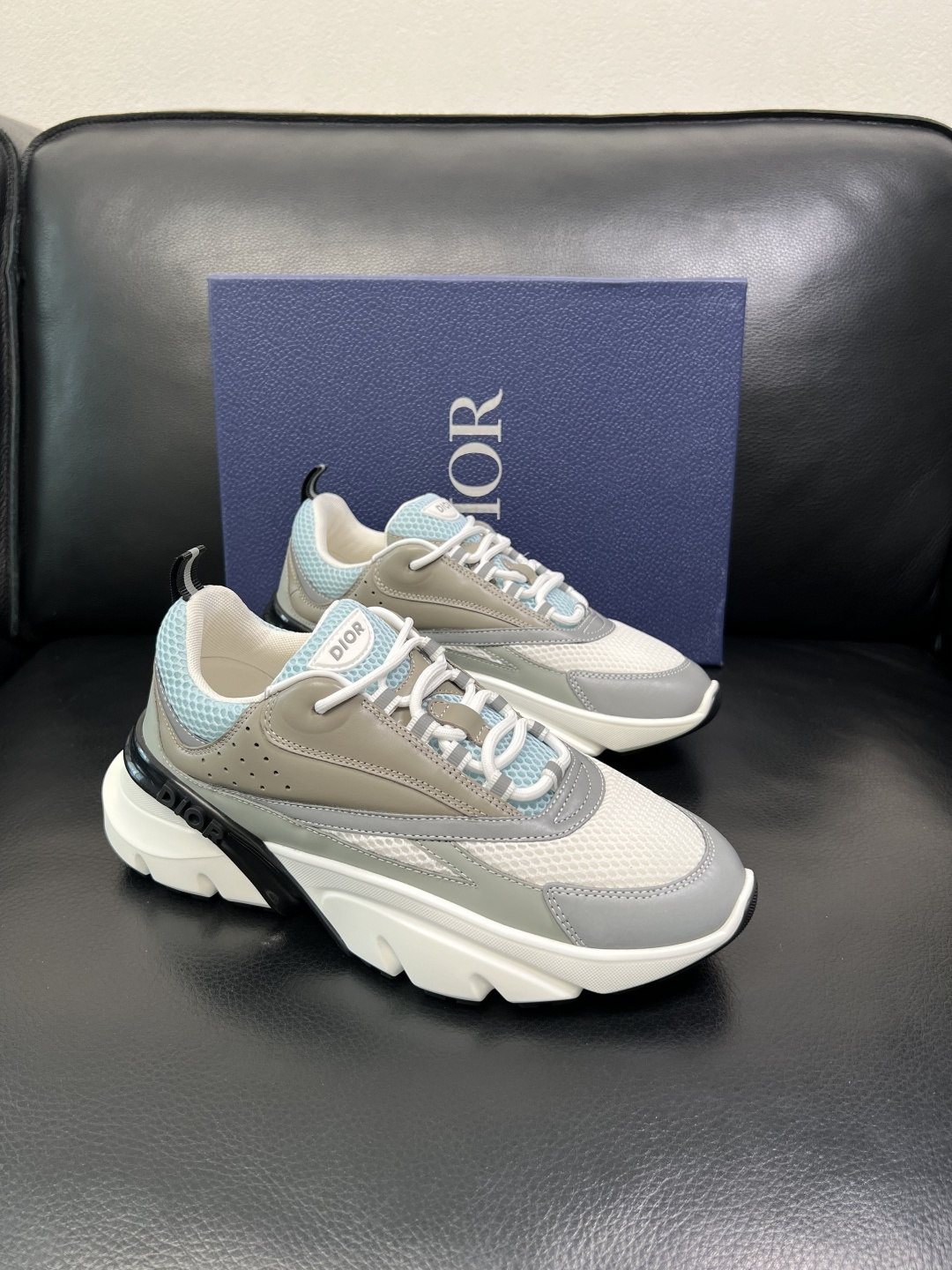 Dior 顶级工艺品 迪奥 专柜同步 原厂配置，意大利进口原版牛皮面料，透气舒适进口水染牛里垫，鞋底：原