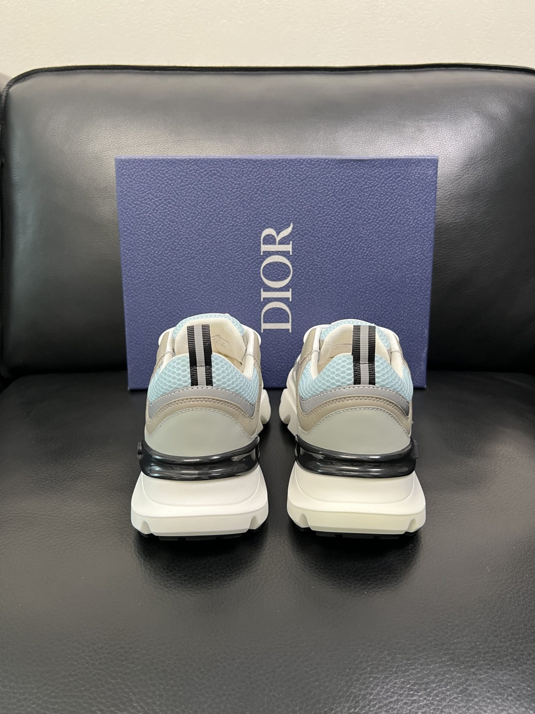 Dior 顶级工艺品 迪奥 专柜同步 原厂配置，意大利进口原版牛皮面料，透气舒适进口水染牛里垫，鞋底：原