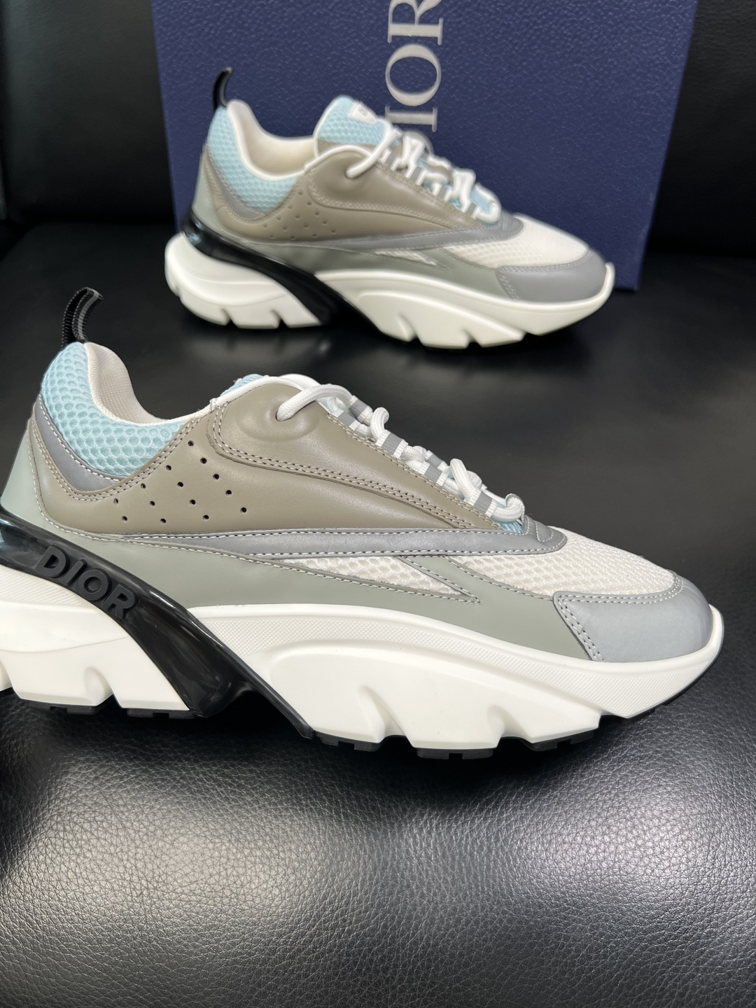 Dior 顶级工艺品 迪奥 专柜同步 原厂配置，意大利进口原版牛皮面料，透气舒适进口水染牛里垫，鞋底：原
