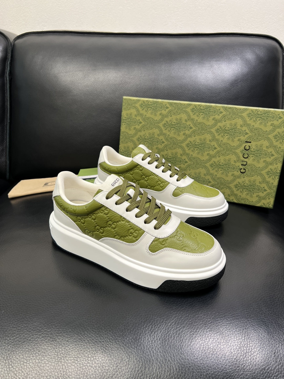 Gucci 高品质 顶级工艺品 古奇 专柜新款原厂配置，意大利进口牛皮面料，进口牛皮内里垫，透气舒适，鞋