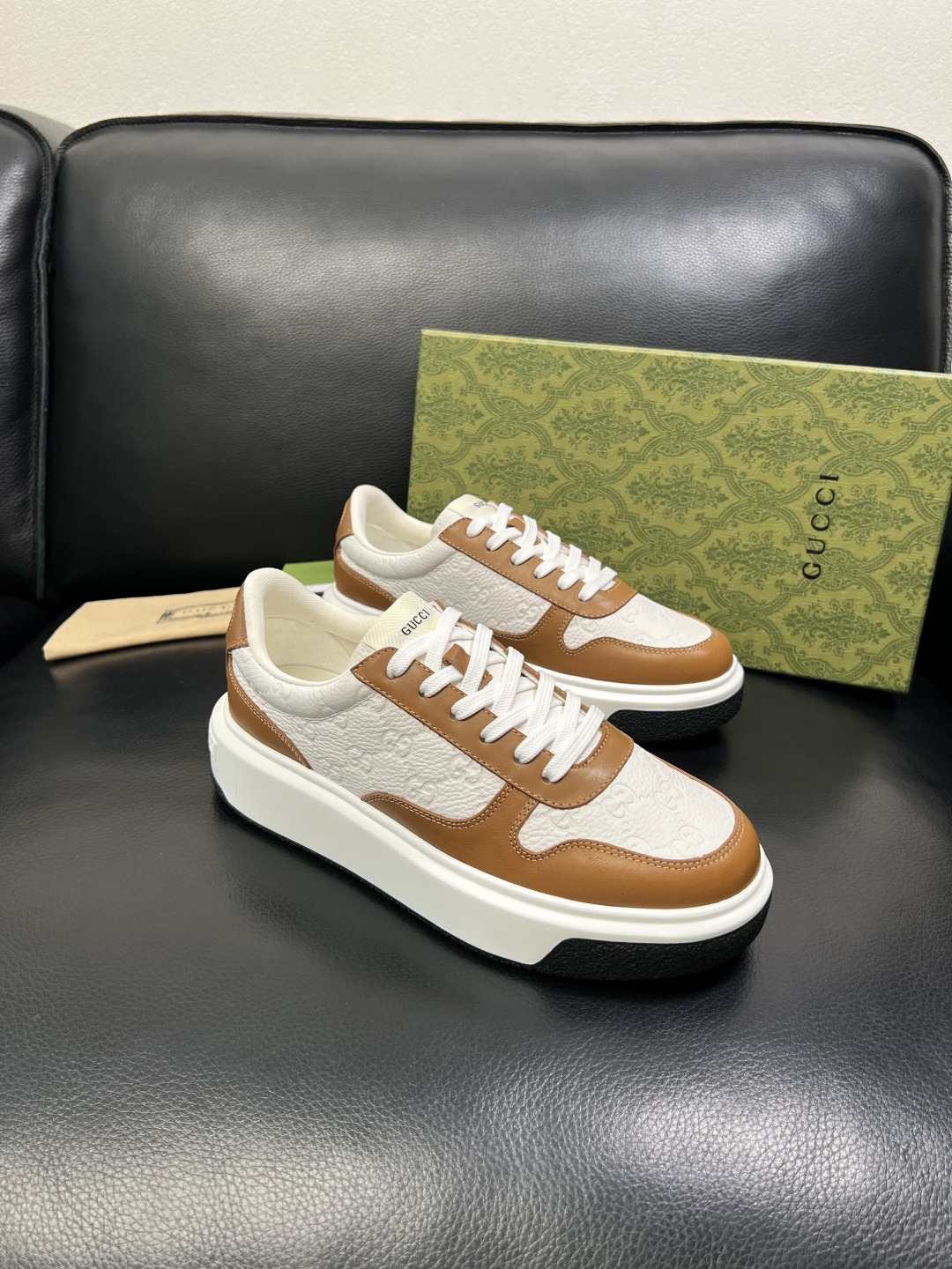 Gucci 高品质 顶级工艺品 古奇 专柜新款原厂配置，意大利进口牛皮面料，进口牛皮内里垫，透气舒适，鞋