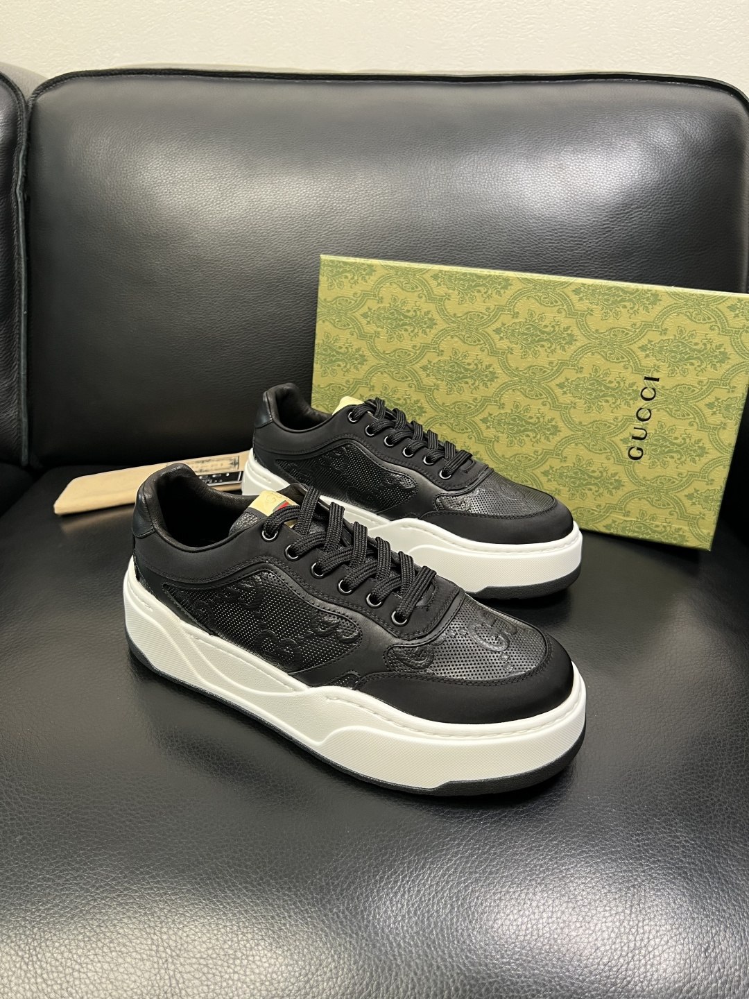 Gucci 高品质 顶级工艺品 古奇 专柜新款原厂配置，意大利进口牛皮面料，进口牛皮内里垫，透气舒适，鞋