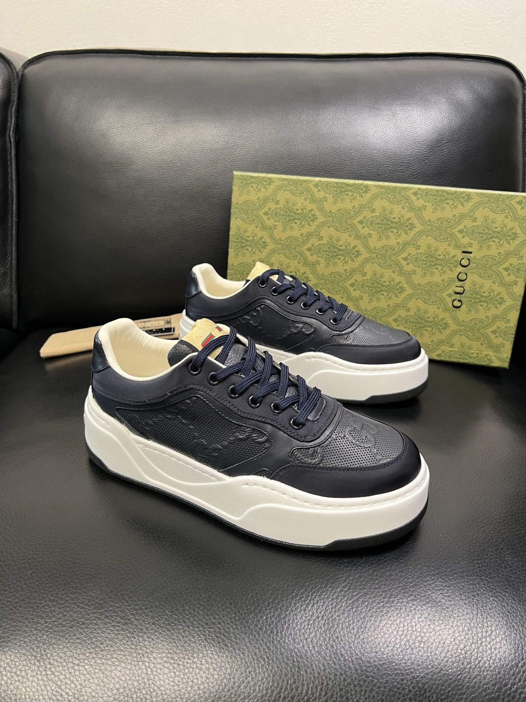 Gucci 高品质 顶级工艺品 古奇 专柜新款原厂配置，意大利进口牛皮面料，进口牛皮内里垫，透气舒适，鞋