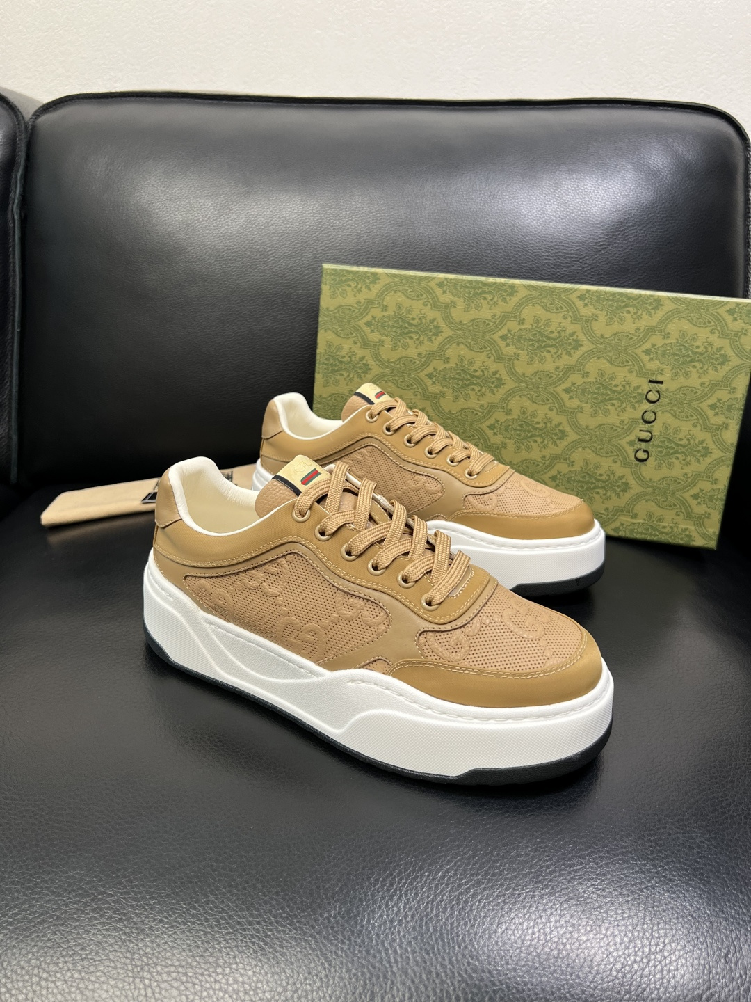 Gucci 高品质 顶级工艺品 古奇 专柜新款原厂配置，意大利进口牛皮面料，进口牛皮内里垫，透气舒适，鞋