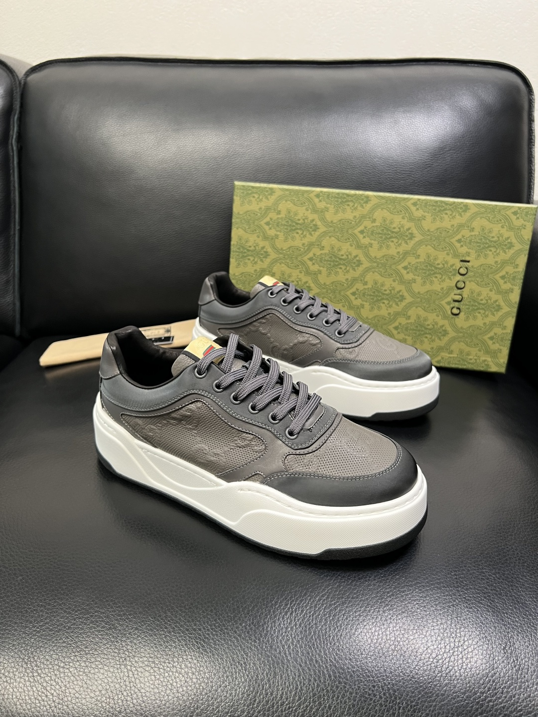 Gucci 高品质 顶级工艺品 古奇 专柜新款原厂配置，意大利进口牛皮面料，进口牛皮内里垫，透气舒适，鞋