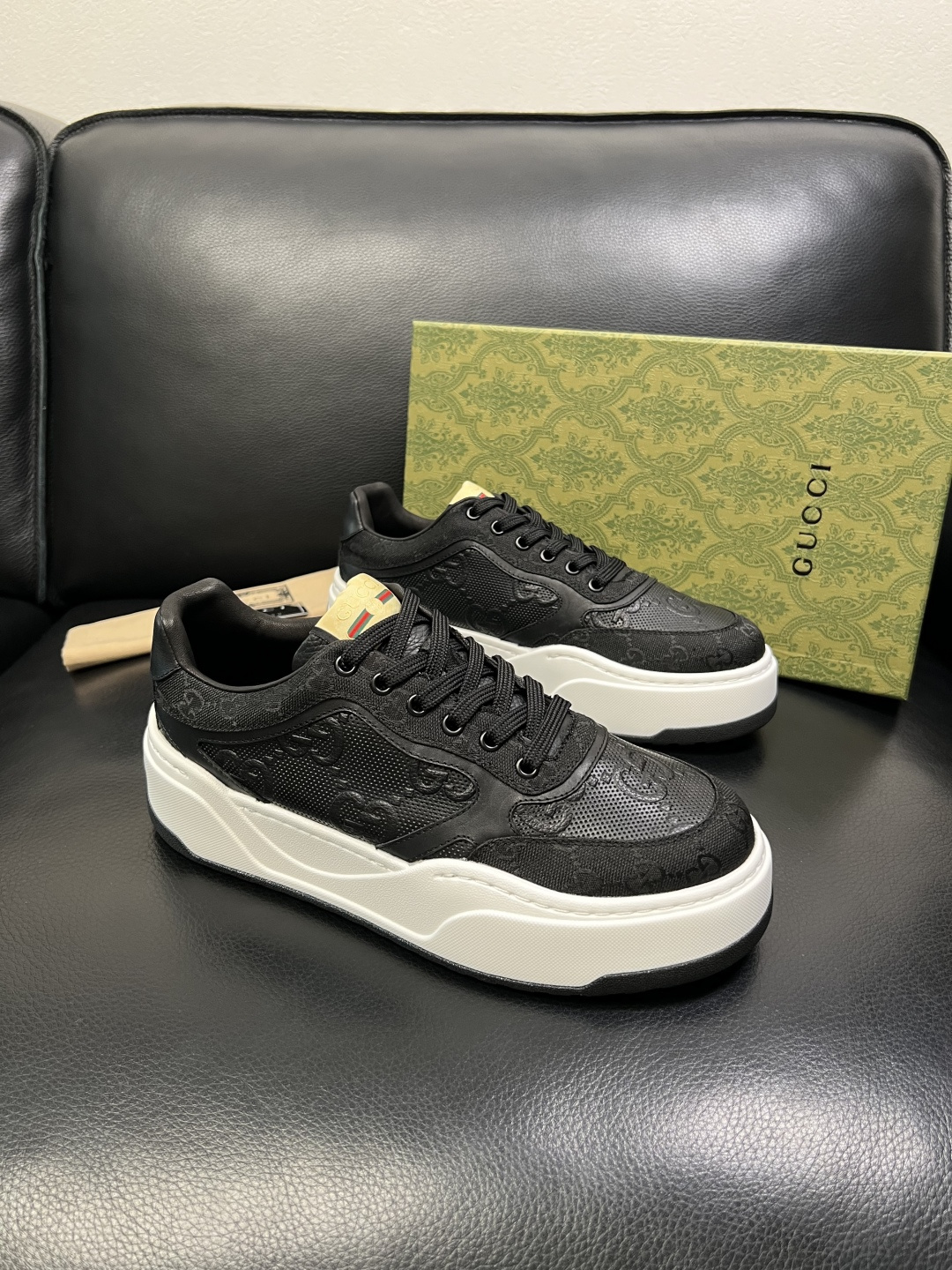 Gucci 高品质 顶级工艺品 古奇 专柜新款原厂配置，意大利进口牛皮面料，进口牛皮内里垫，透气舒适，鞋