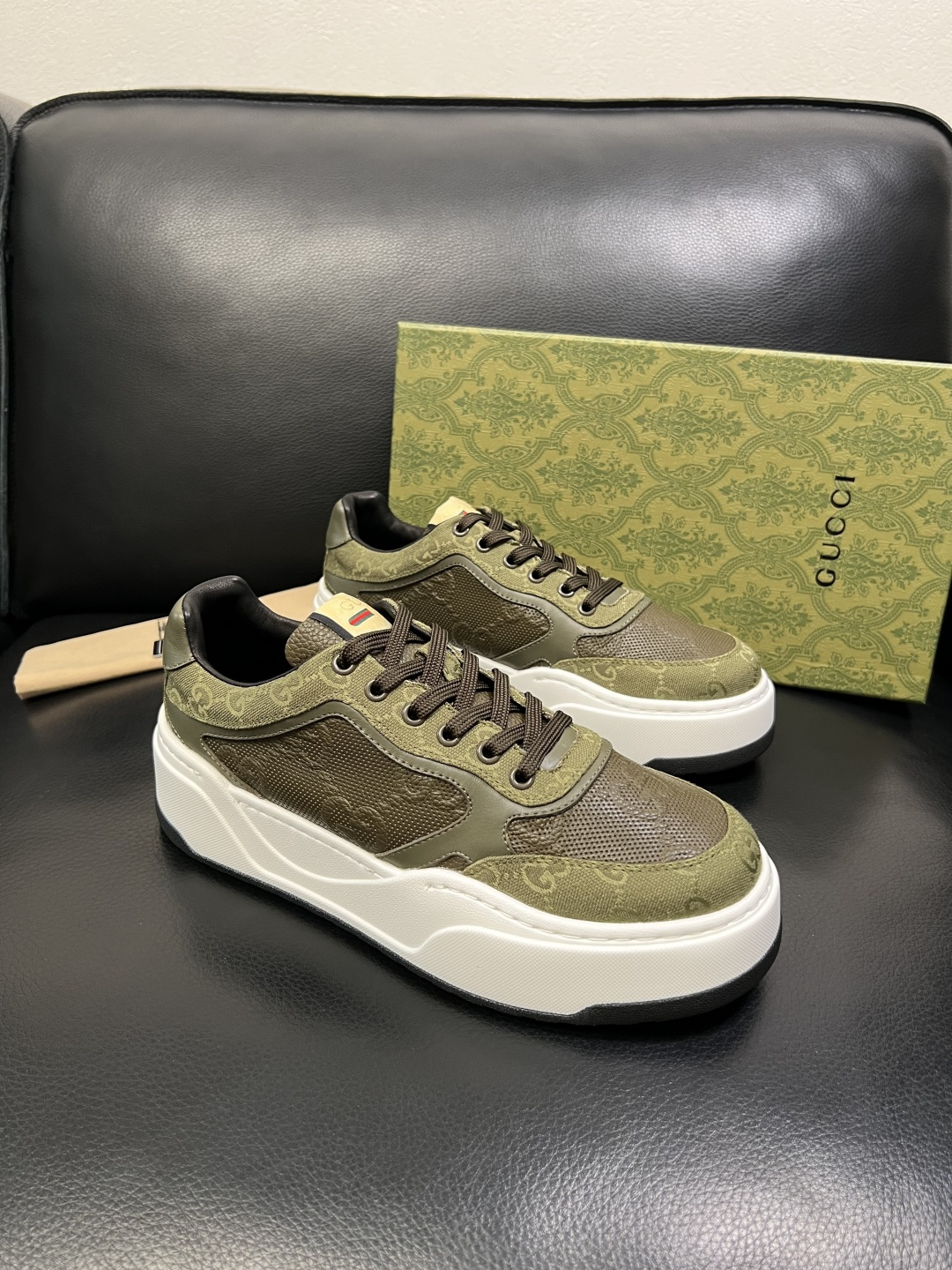 Gucci 高品质 顶级工艺品 古奇 专柜新款原厂配置，意大利进口牛皮面料，进口牛皮内里垫，透气舒适，鞋