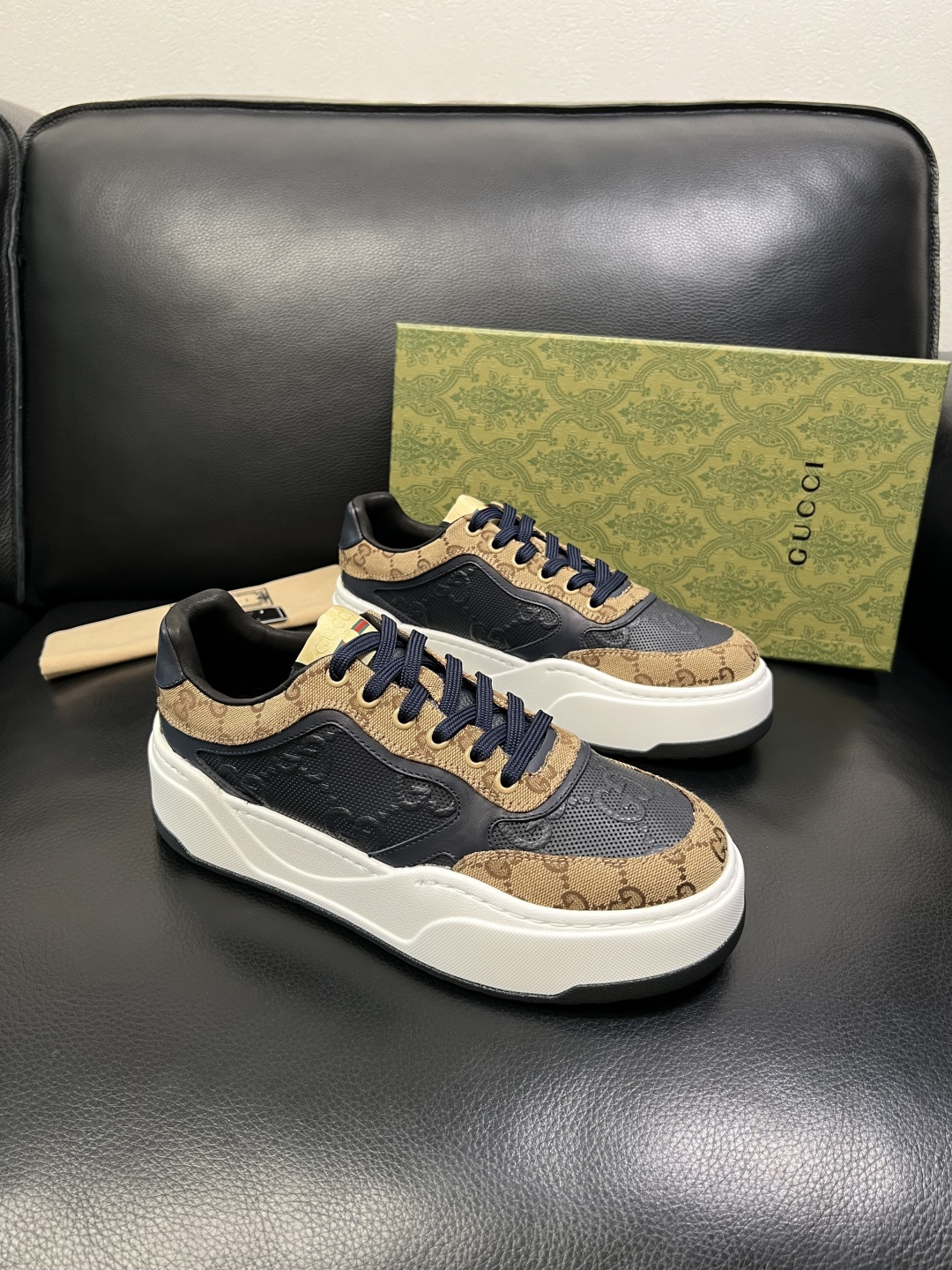 Gucci 高品质 顶级工艺品 古奇 专柜新款原厂配置，意大利进口牛皮面料，进口牛皮内里垫，透气舒适，鞋