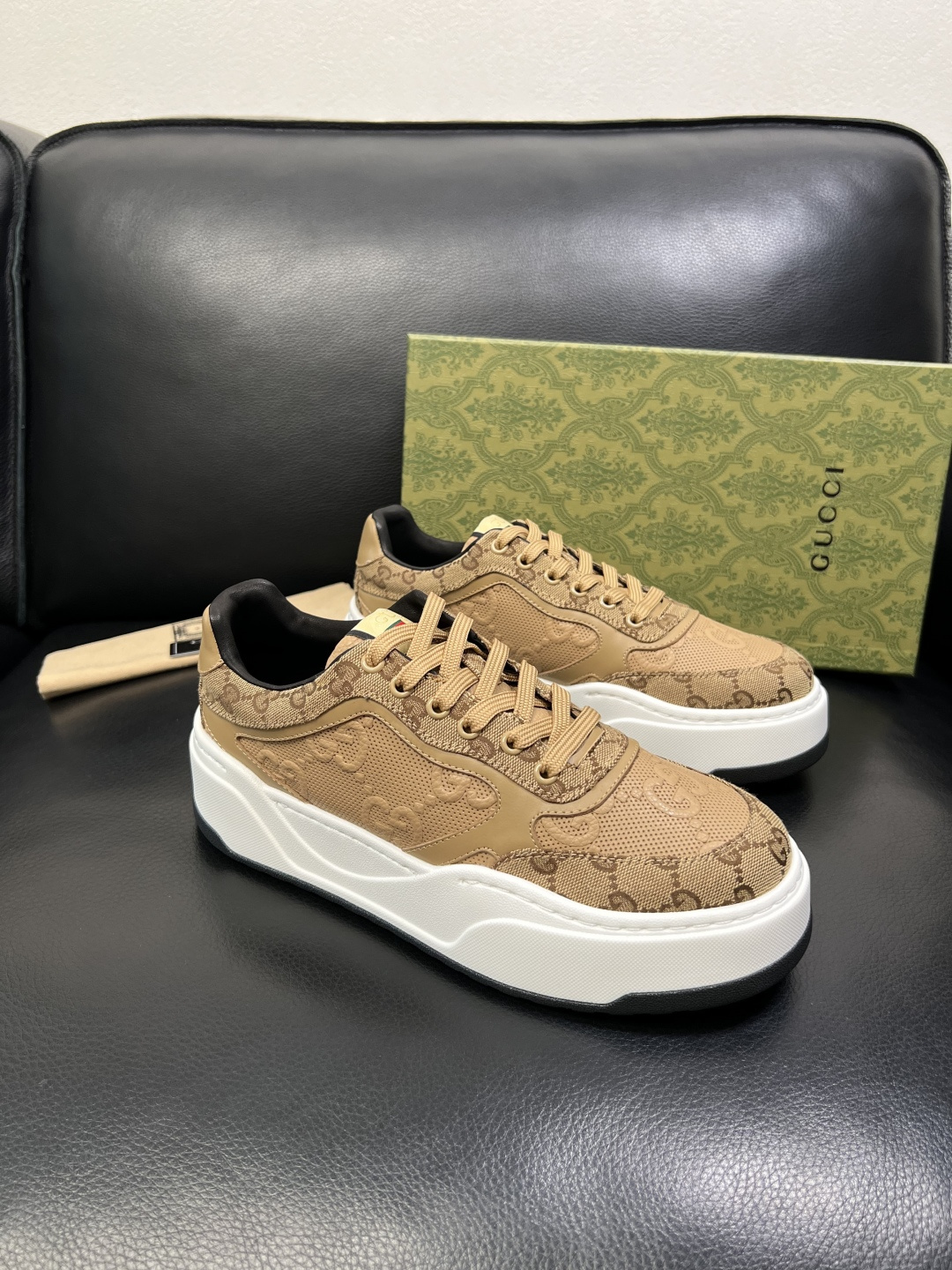 Gucci 高品质 顶级工艺品 古奇 专柜新款原厂配置，意大利进口牛皮面料，进口牛皮内里垫，透气舒适，鞋