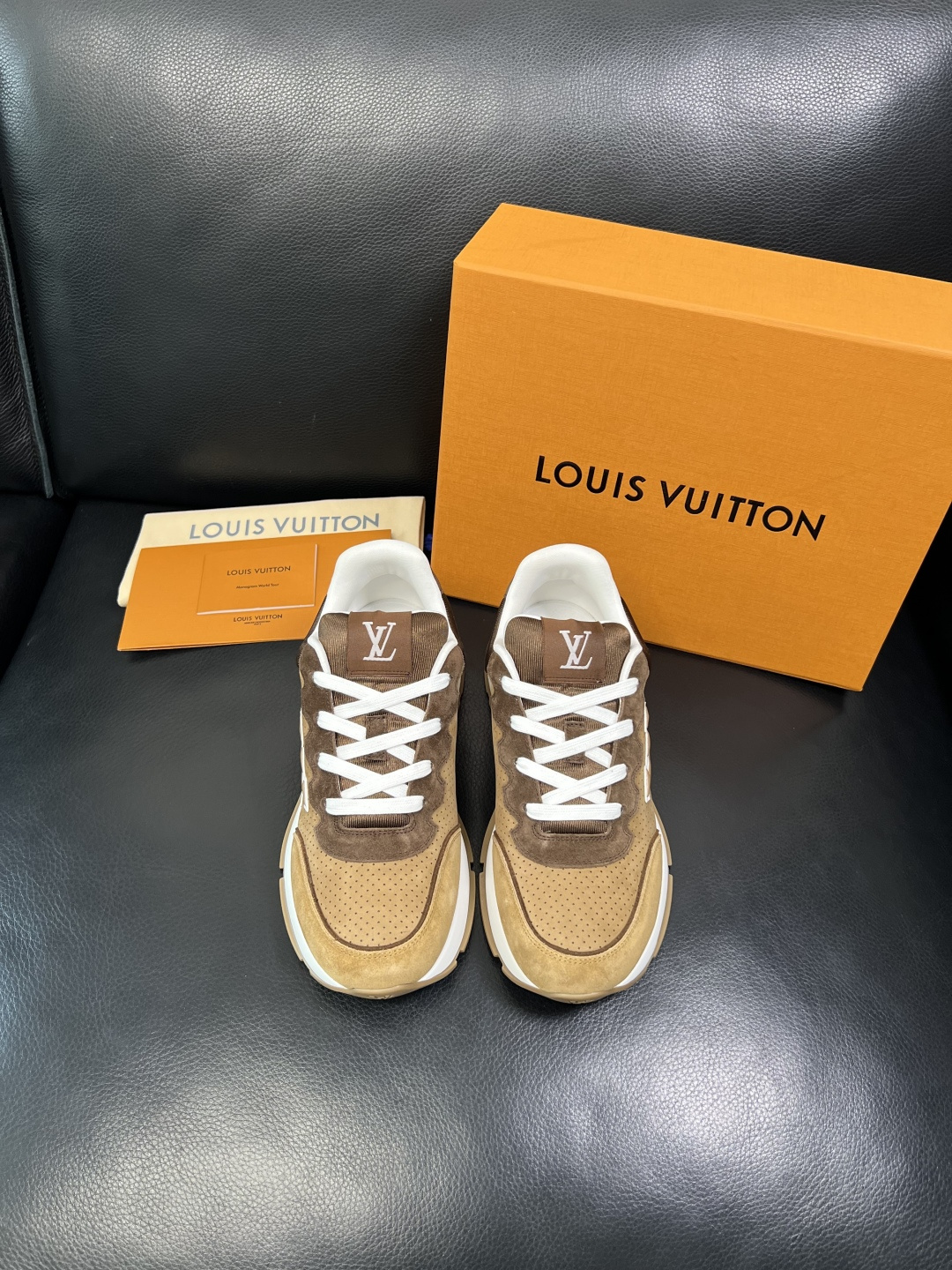 Lv 高品质 顶级工艺品 路易威登，专柜同步原厂配置，鞋面意大利进口，高品质拼接缤纷色彩复杂工艺品，进口