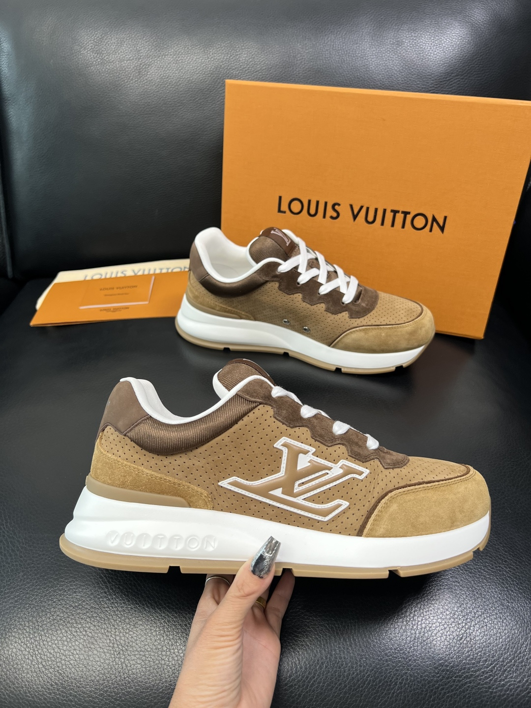 Lv 高品质 顶级工艺品 路易威登，专柜同步原厂配置，鞋面意大利进口，高品质拼接缤纷色彩复杂工艺品，进口