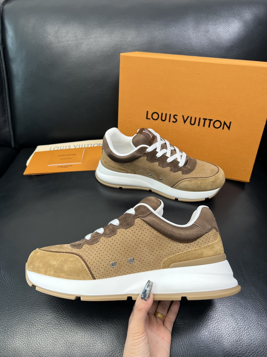 Lv 高品质 顶级工艺品 路易威登，专柜同步原厂配置，鞋面意大利进口，高品质拼接缤纷色彩复杂工艺品，进口