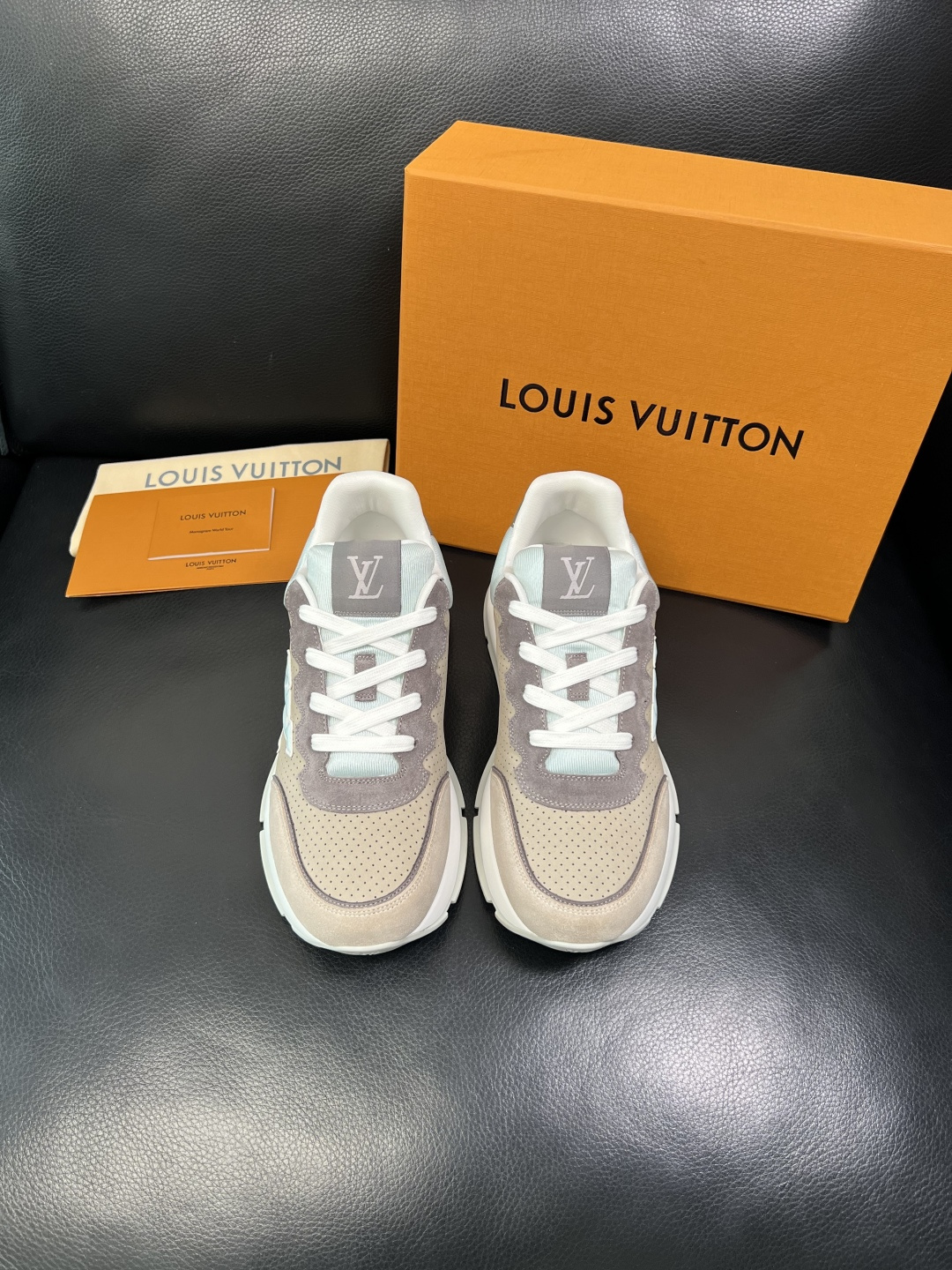 Lv 高品质 顶级工艺品 路易威登，专柜同步原厂配置，鞋面意大利进口，高品质拼接缤纷色彩复杂工艺品，进口