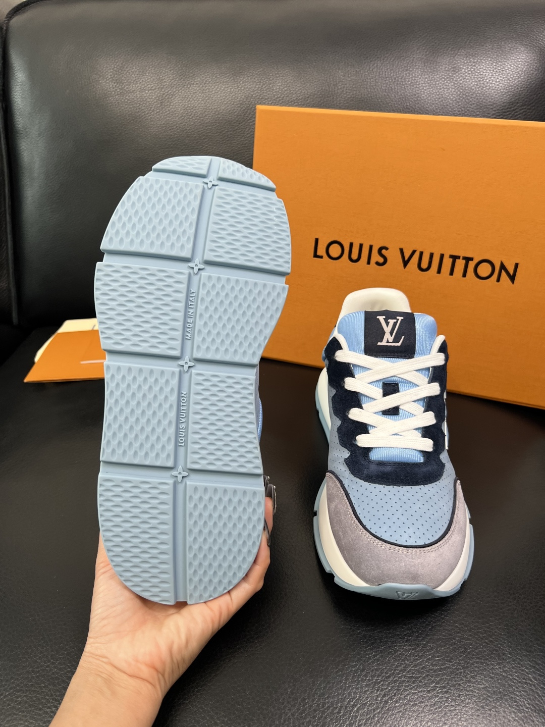 Lv 高品质 顶级工艺品 路易威登，专柜同步原厂配置，鞋面意大利进口，高品质拼接缤纷色彩复杂工艺品，进口