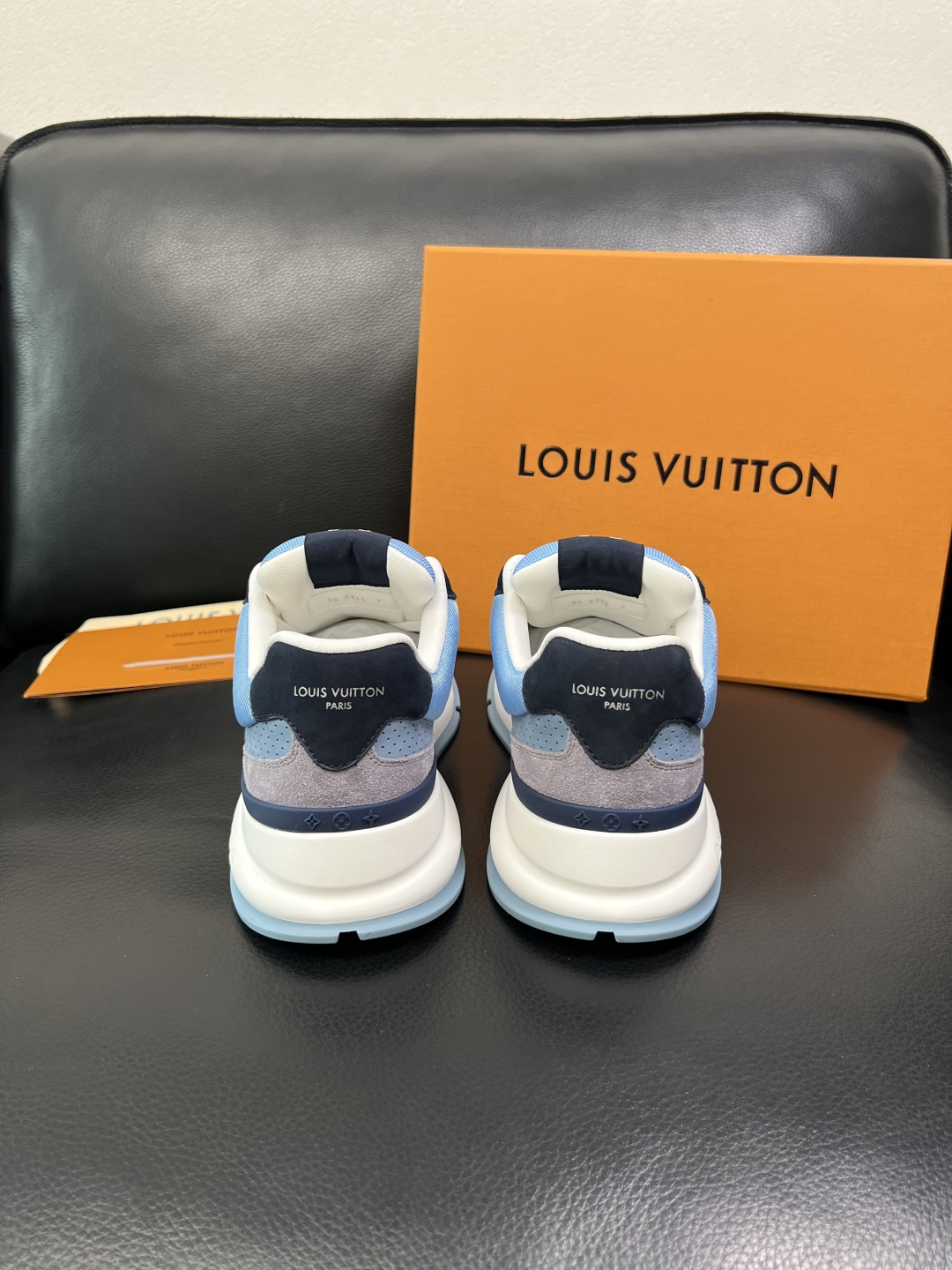 Lv 高品质 顶级工艺品 路易威登，专柜同步原厂配置，鞋面意大利进口，高品质拼接缤纷色彩复杂工艺品，进口