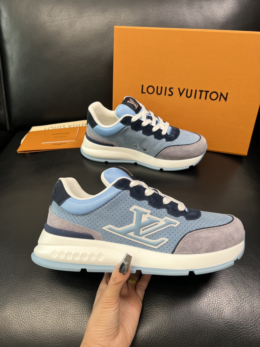 Lv 高品质 顶级工艺品 路易威登，专柜同步原厂配置，鞋面意大利进口，高品质拼接缤纷色彩复杂工艺品，进口