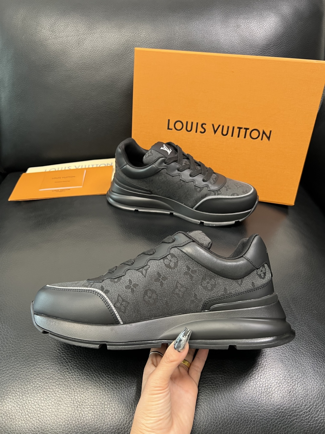 Lv 高品质 顶级工艺品 路易威登，专柜同步原厂配置，鞋面意大利进口，高品质拼接缤纷色彩复杂工艺品，进口