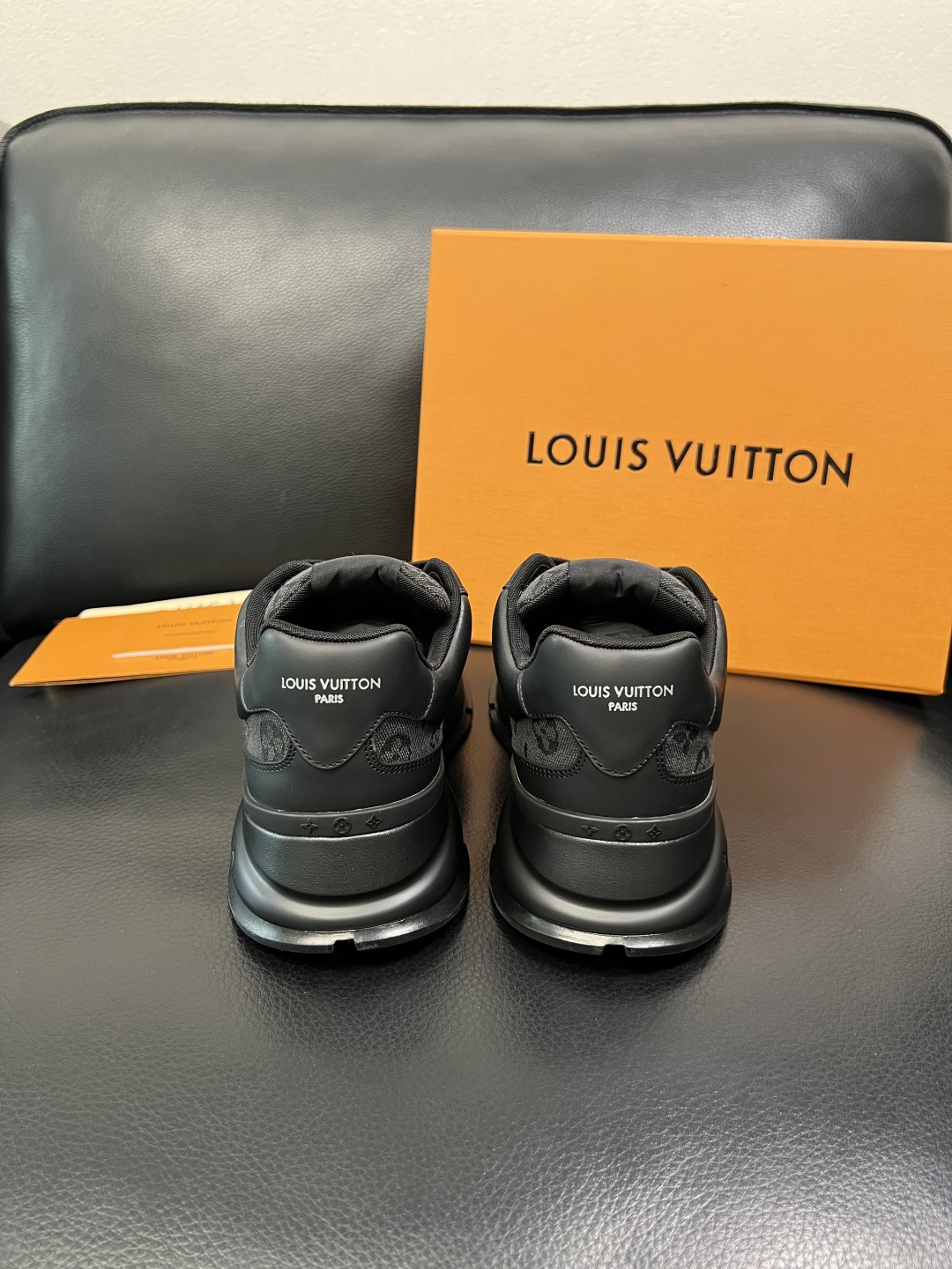 Lv 高品质 顶级工艺品 路易威登，专柜同步原厂配置，鞋面意大利进口，高品质拼接缤纷色彩复杂工艺品，进口