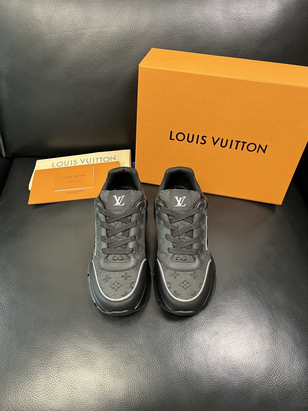 Lv 高品质 顶级工艺品 路易威登，专柜同步原厂配置，鞋面意大利进口，高品质拼接缤纷色彩复杂工艺品，进口