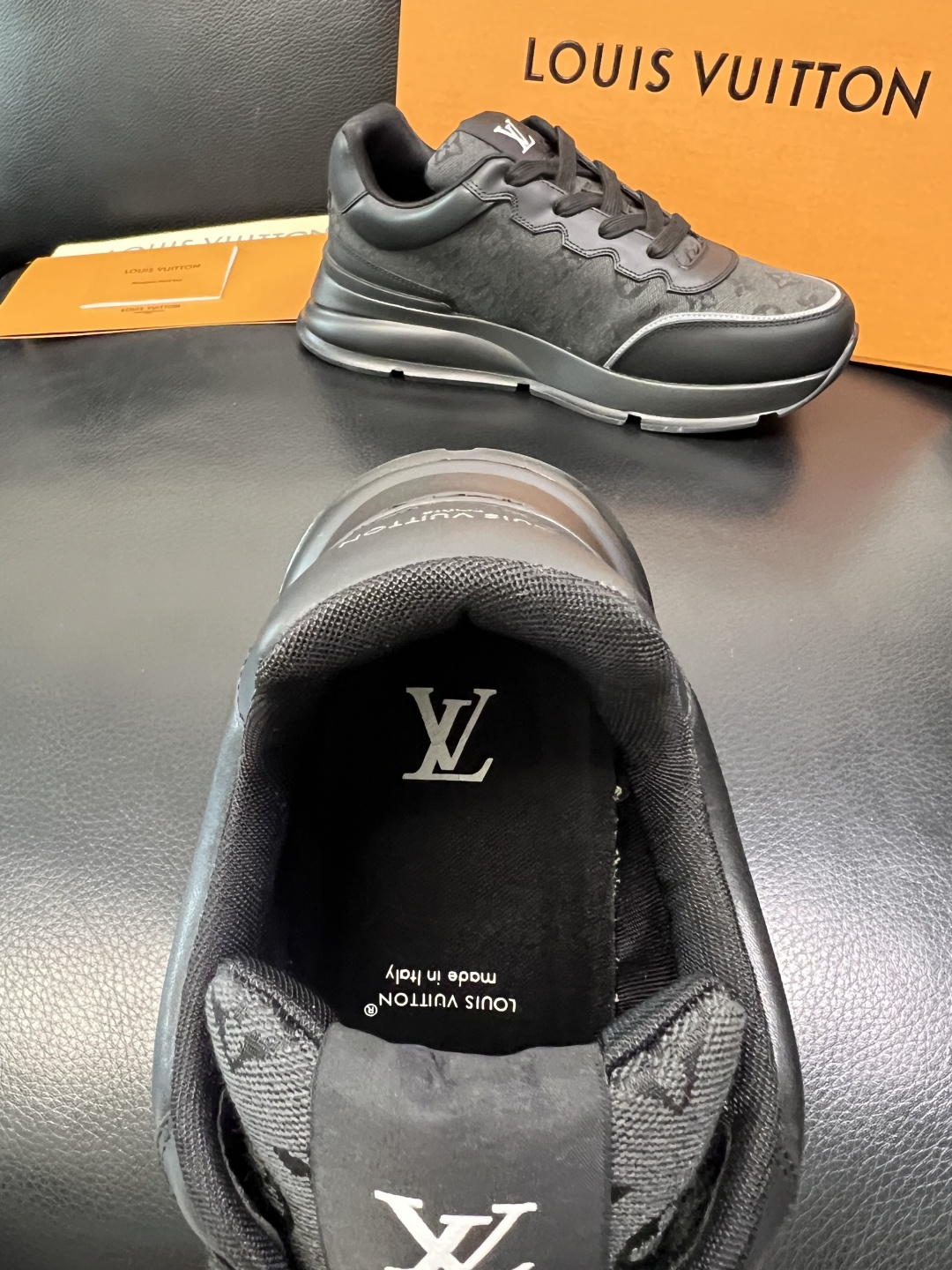 Lv 高品质 顶级工艺品 路易威登，专柜同步原厂配置，鞋面意大利进口，高品质拼接缤纷色彩复杂工艺品，进口