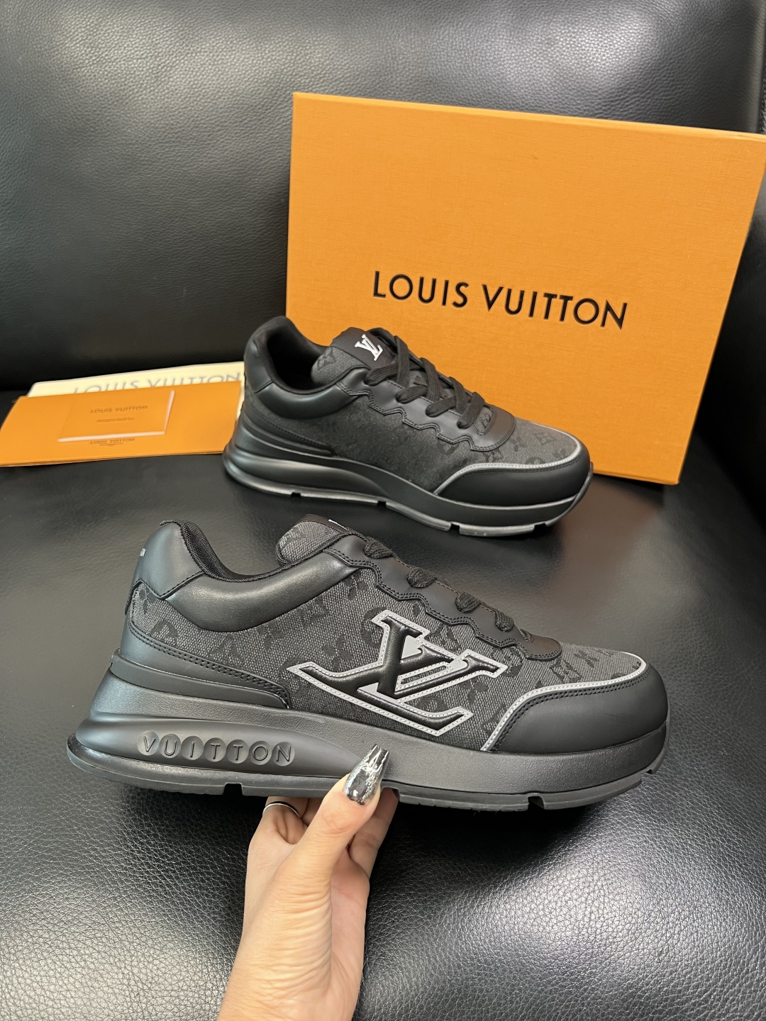 Lv 高品质 顶级工艺品 路易威登，专柜同步原厂配置，鞋面意大利进口，高品质拼接缤纷色彩复杂工艺品，进口