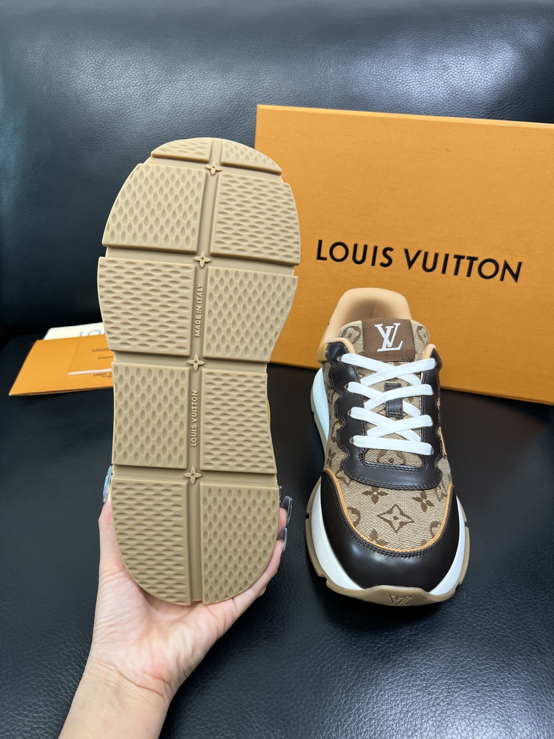 Lv 高品质 顶级工艺品 路易威登，专柜同步原厂配置，鞋面意大利进口，高品质拼接缤纷色彩复杂工艺品，进口