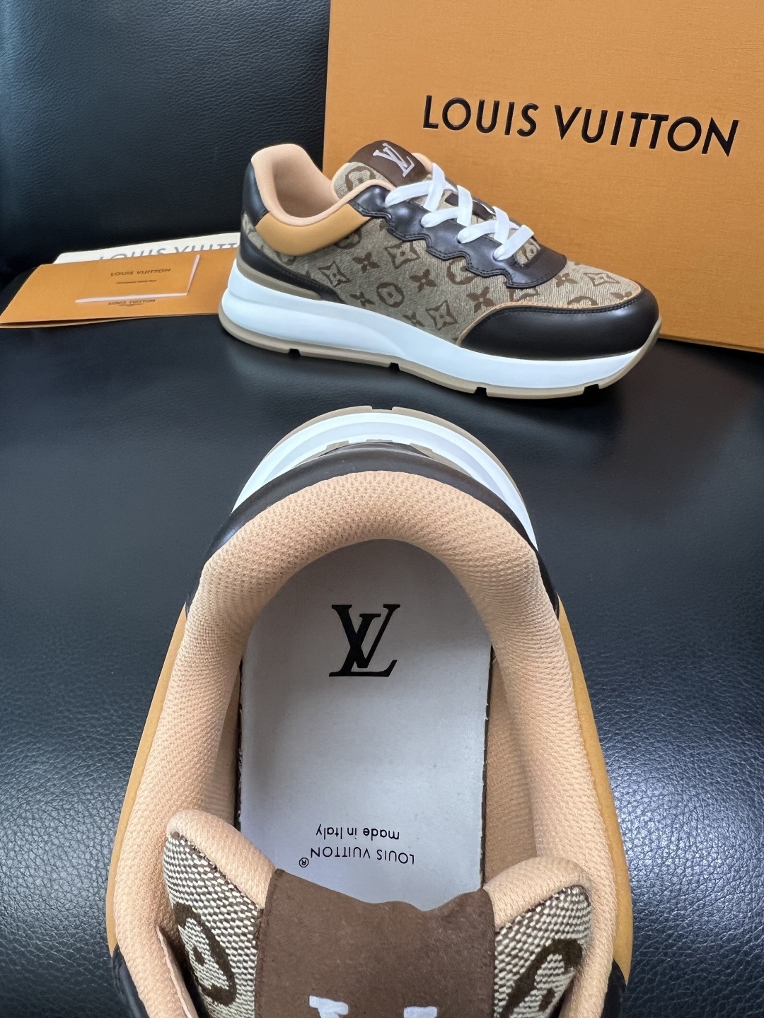 Lv 高品质 顶级工艺品 路易威登，专柜同步原厂配置，鞋面意大利进口，高品质拼接缤纷色彩复杂工艺品，进口