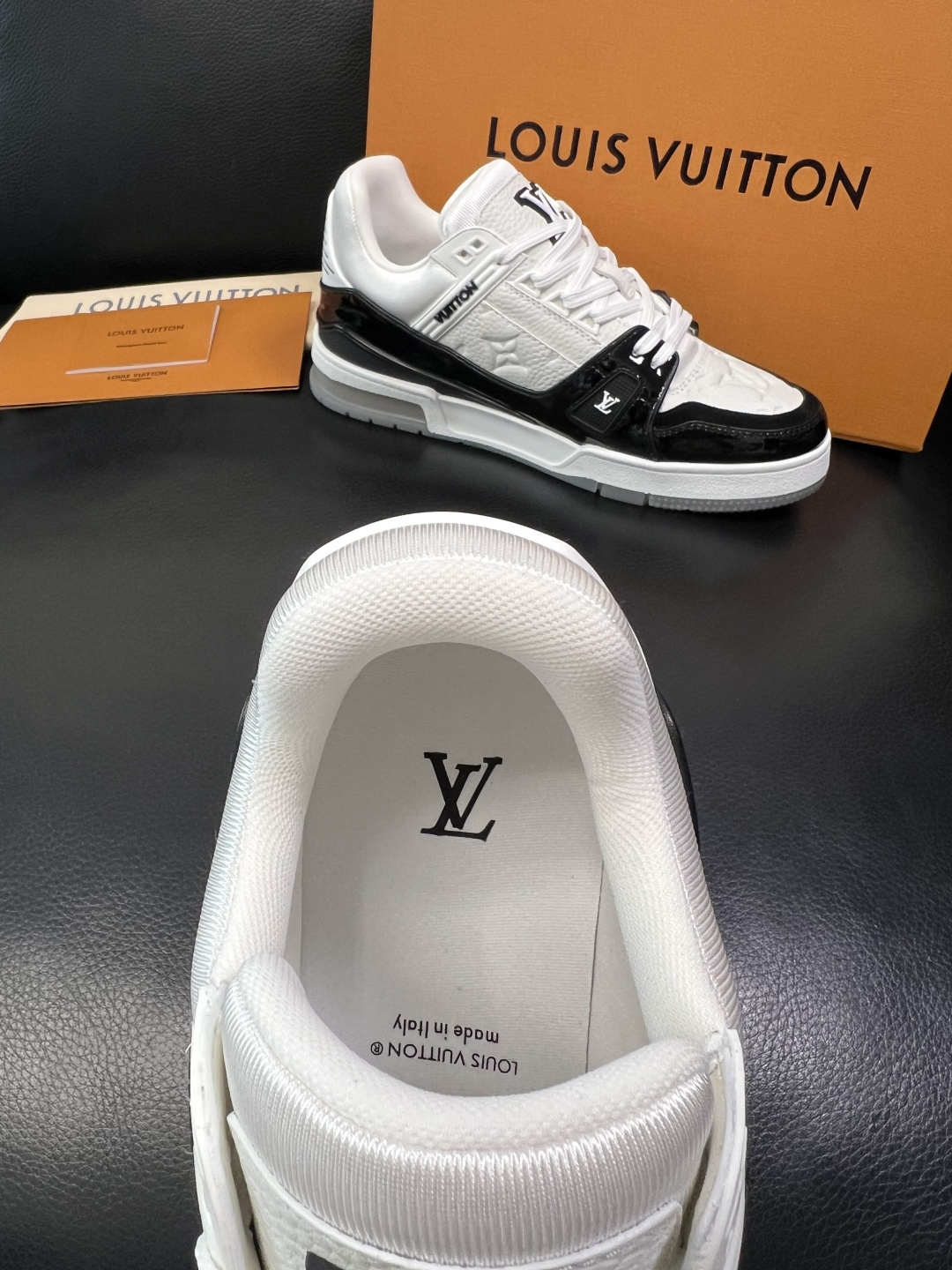 Lv 高品质 顶级工艺品 路易威登，专柜同步原厂配置，鞋面意大利进口，高品质拼接缤纷色彩复杂工艺品，进口