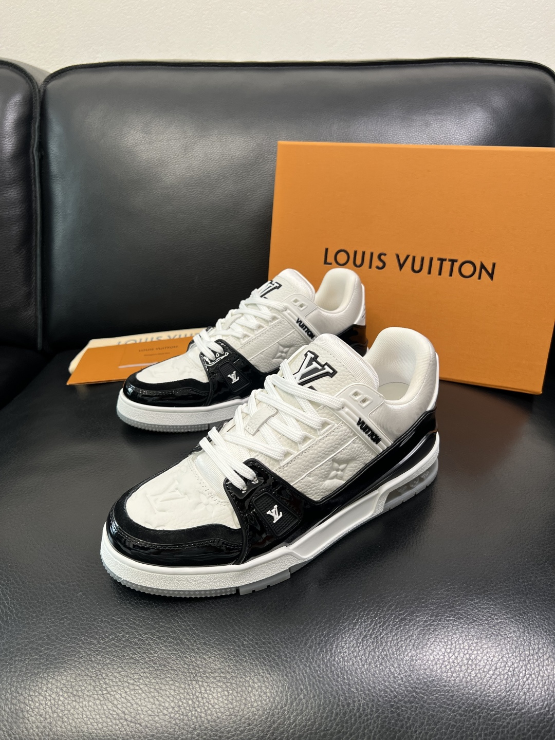 Lv 高品质 顶级工艺品 路易威登，专柜同步原厂配置，鞋面意大利进口，高品质拼接缤纷色彩复杂工艺品，进口