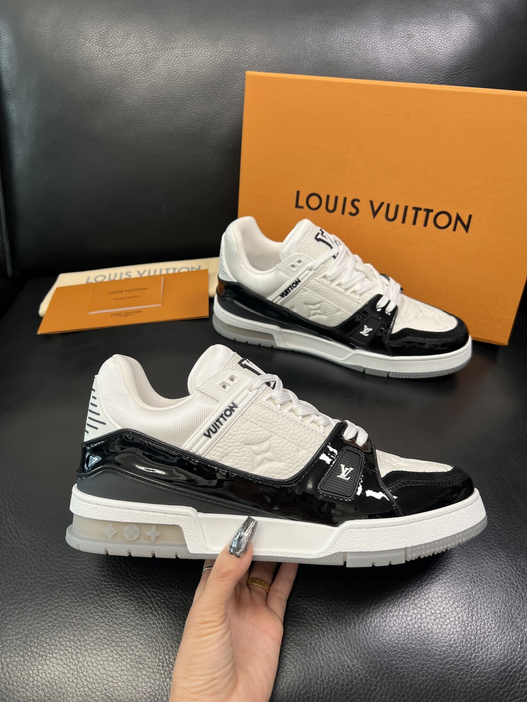 Lv 高品质 顶级工艺品 路易威登，专柜同步原厂配置，鞋面意大利进口，高品质拼接缤纷色彩复杂工艺品，进口