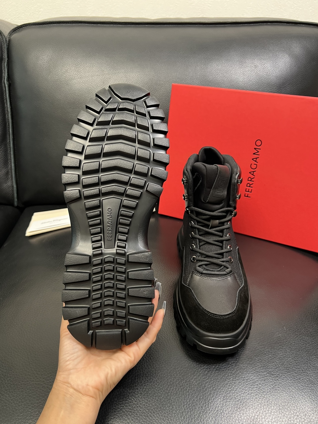 Ferragamo 高品质 顶级工艺品 菲拉格慕 靴子高帮专柜同步发售原厂配置，意大利进口原版牛皮，进口