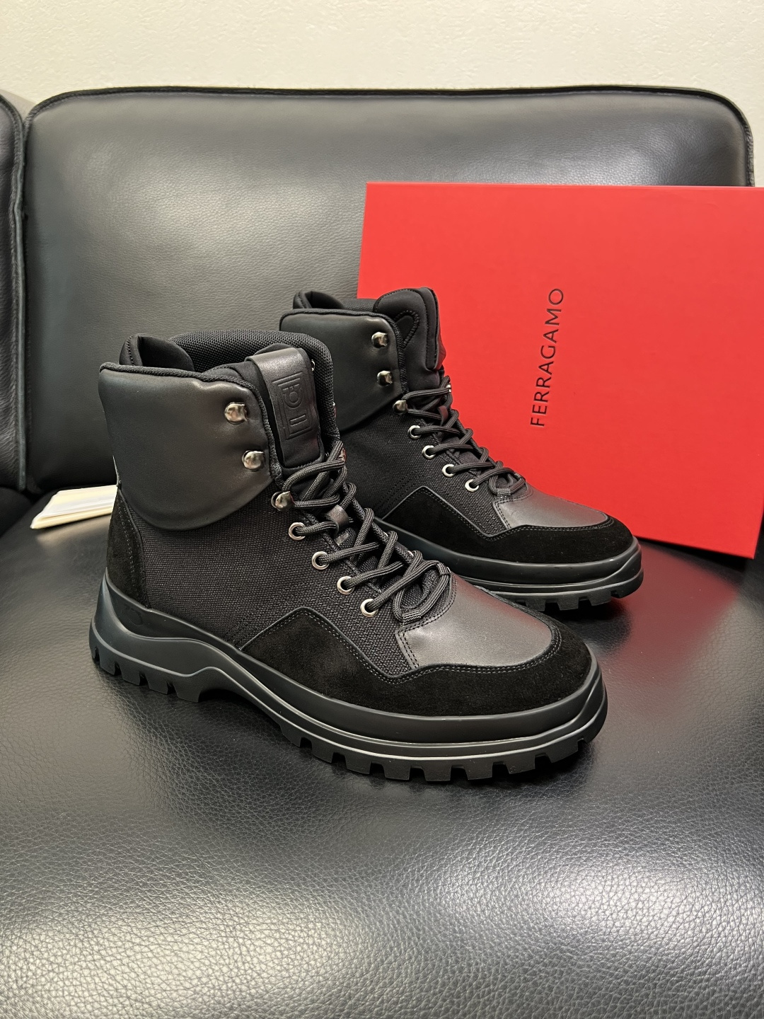 Ferragamo 高品质 顶级工艺品 菲拉格慕 靴子高帮专柜同步发售原厂配置，意大利进口原版牛皮，进口