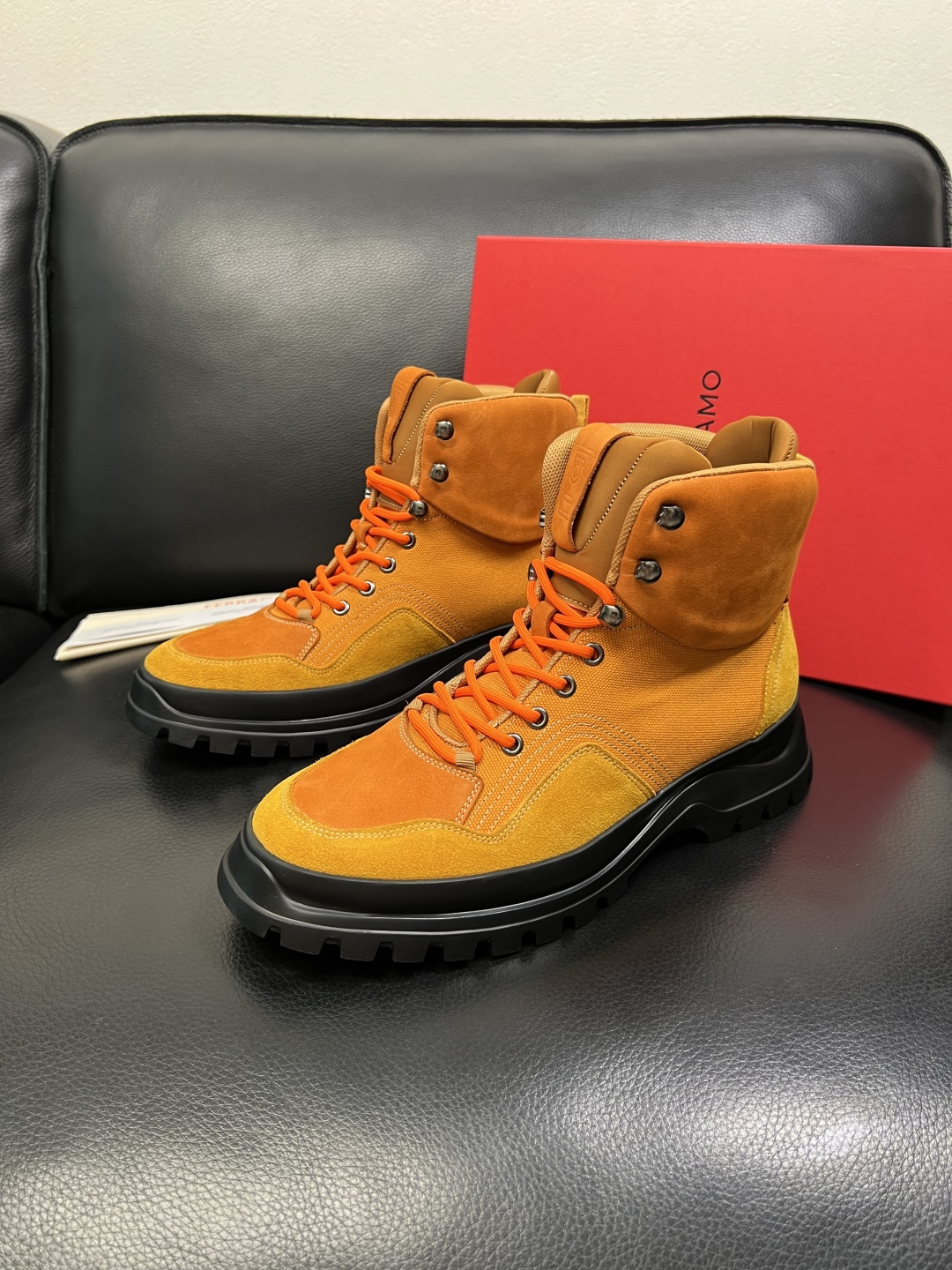 Ferragamo 高品质 顶级工艺品 菲拉格慕 靴子高帮专柜同步发售原厂配置，意大利进口原版牛皮，进口