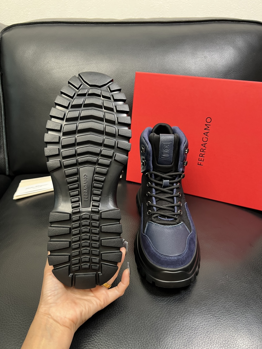 Ferragamo 高品质 顶级工艺品 菲拉格慕 靴子高帮专柜同步发售原厂配置，意大利进口原版牛皮，进口