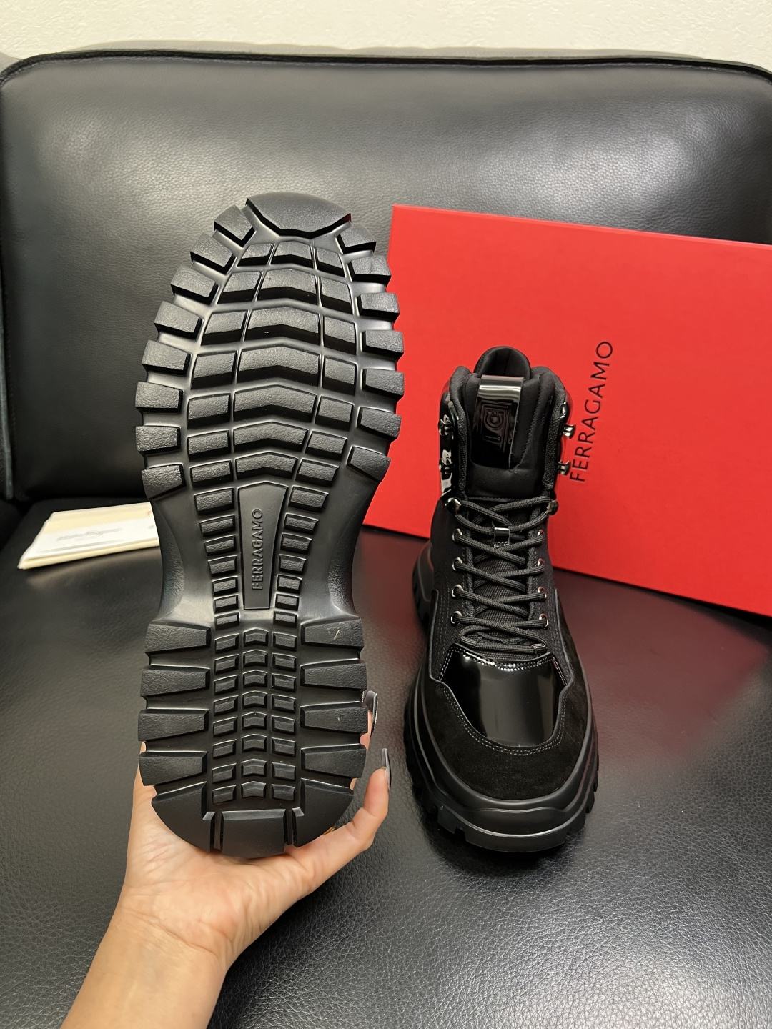 Ferragamo 高品质 顶级工艺品 菲拉格慕 靴子高帮专柜同步发售原厂配置，意大利进口原版牛皮，进口