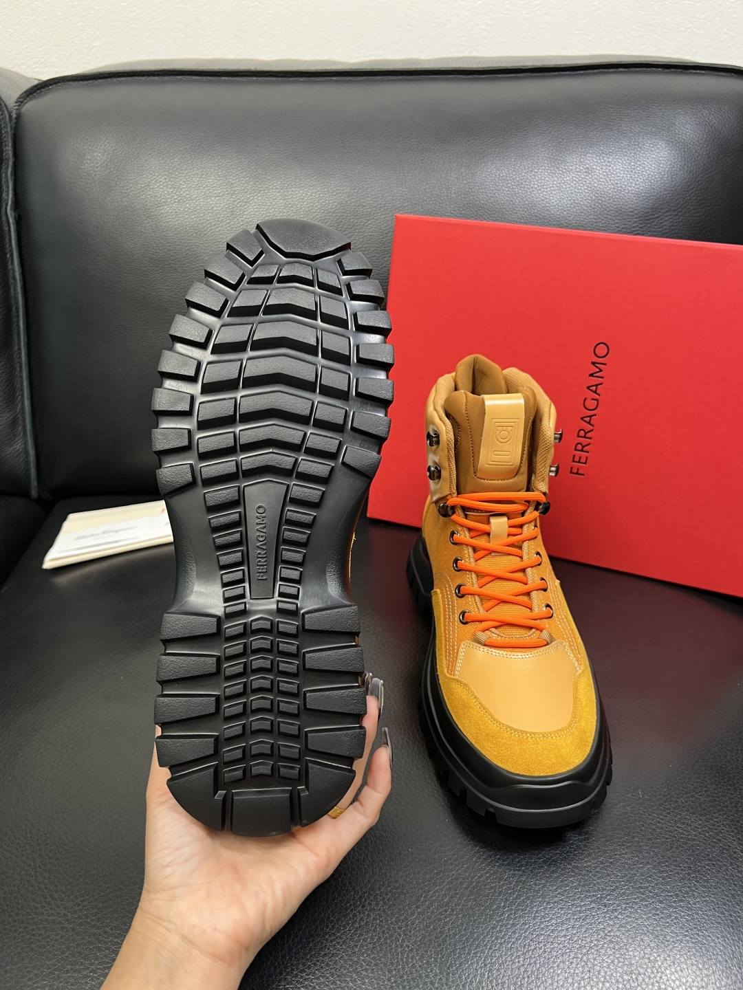 Ferragamo 高品质 顶级工艺品 菲拉格慕 靴子高帮专柜同步发售原厂配置，意大利进口原版牛皮，进口