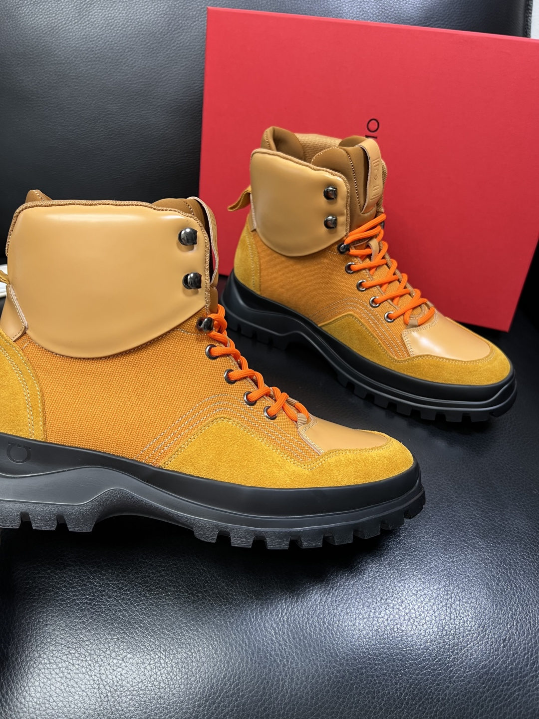 Ferragamo 高品质 顶级工艺品 菲拉格慕 靴子高帮专柜同步发售原厂配置，意大利进口原版牛皮，进口