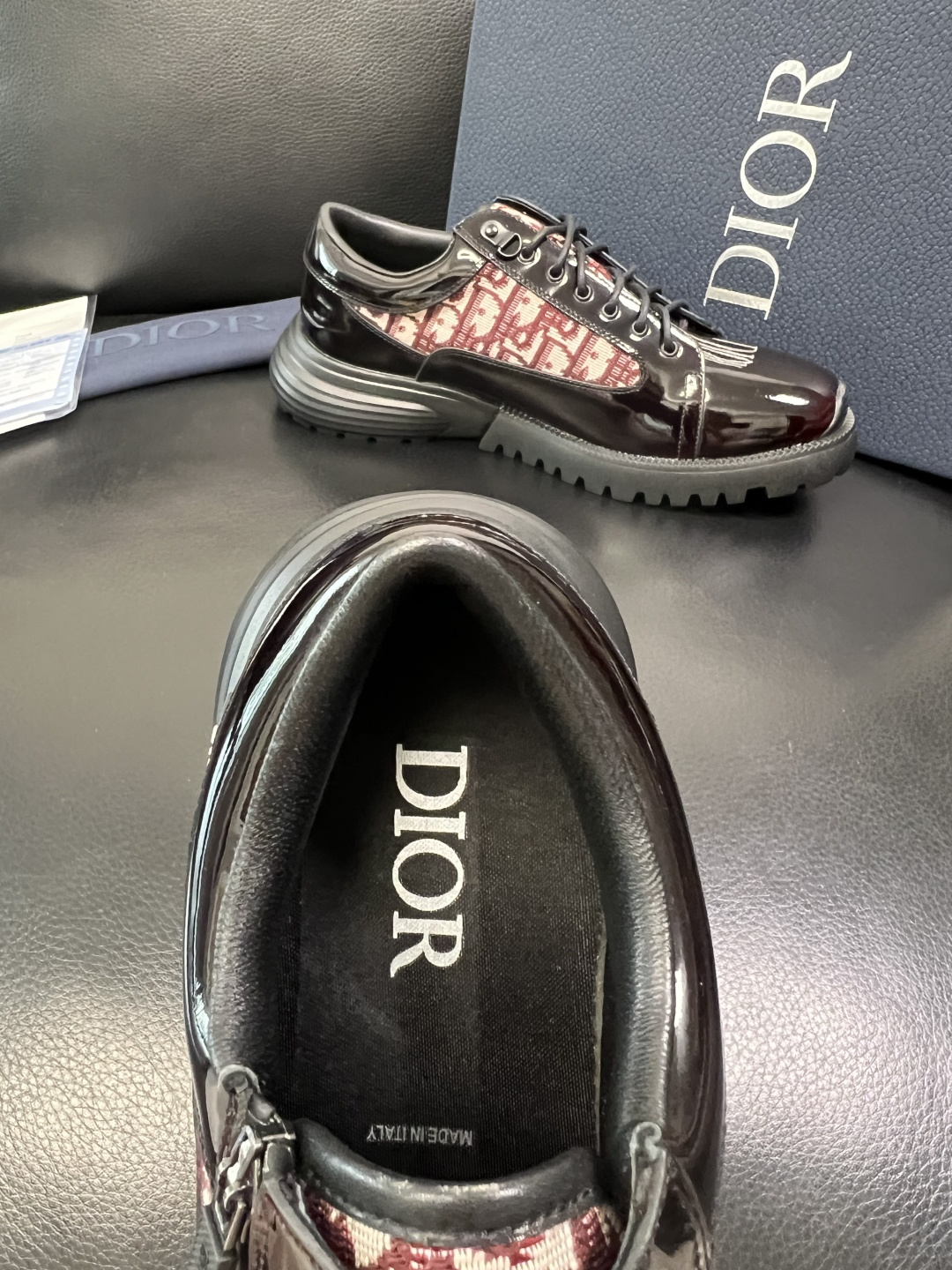 Dior 顶级工艺品 迪奥 专柜同步 原厂配置，意大利进口原版牛皮拼布面料，透气舒适进口水染牛里垫，鞋底
