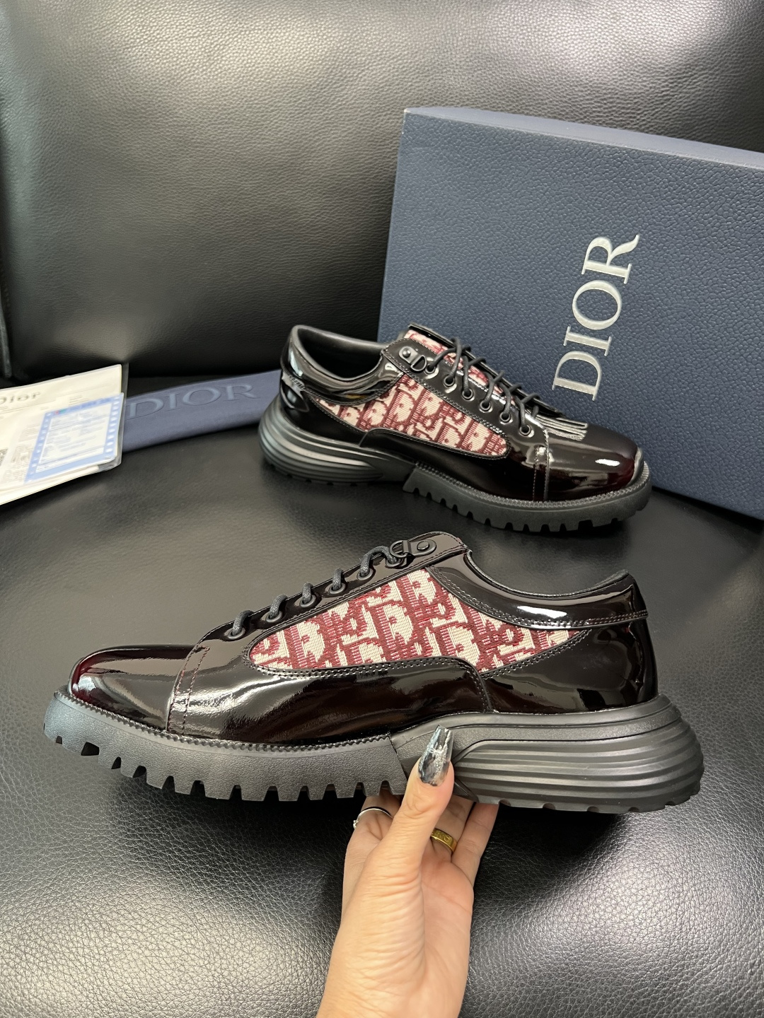 Dior 顶级工艺品 迪奥 专柜同步 原厂配置，意大利进口原版牛皮拼布面料，透气舒适进口水染牛里垫，鞋底