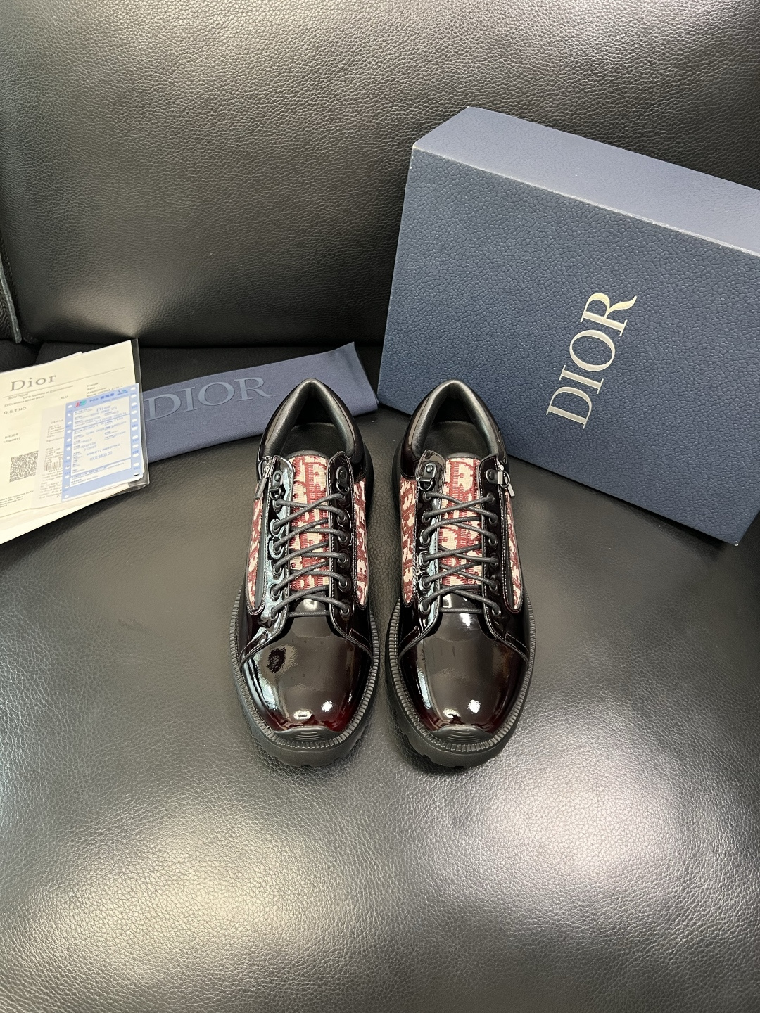 Dior 顶级工艺品 迪奥 专柜同步 原厂配置，意大利进口原版牛皮拼布面料，透气舒适进口水染牛里垫，鞋底