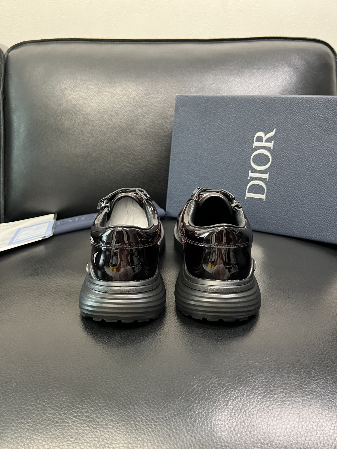 Dior 顶级工艺品 迪奥 专柜同步 原厂配置，意大利进口原版牛皮拼布面料，透气舒适进口水染牛里垫，鞋底