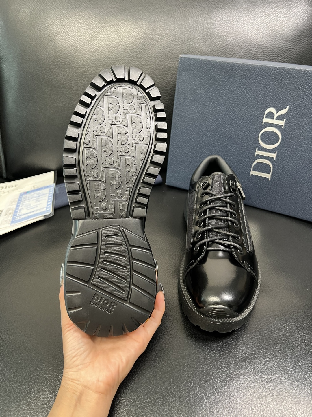 Dior 顶级工艺品 迪奥 专柜同步 原厂配置，意大利进口原版牛皮拼布面料，透气舒适进口水染牛里垫，鞋底