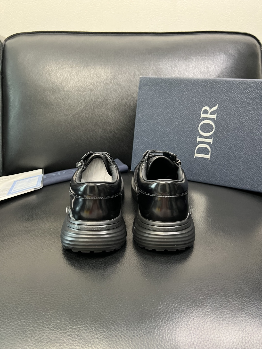 Dior 顶级工艺品 迪奥 专柜同步 原厂配置，意大利进口原版牛皮拼布面料，透气舒适进口水染牛里垫，鞋底