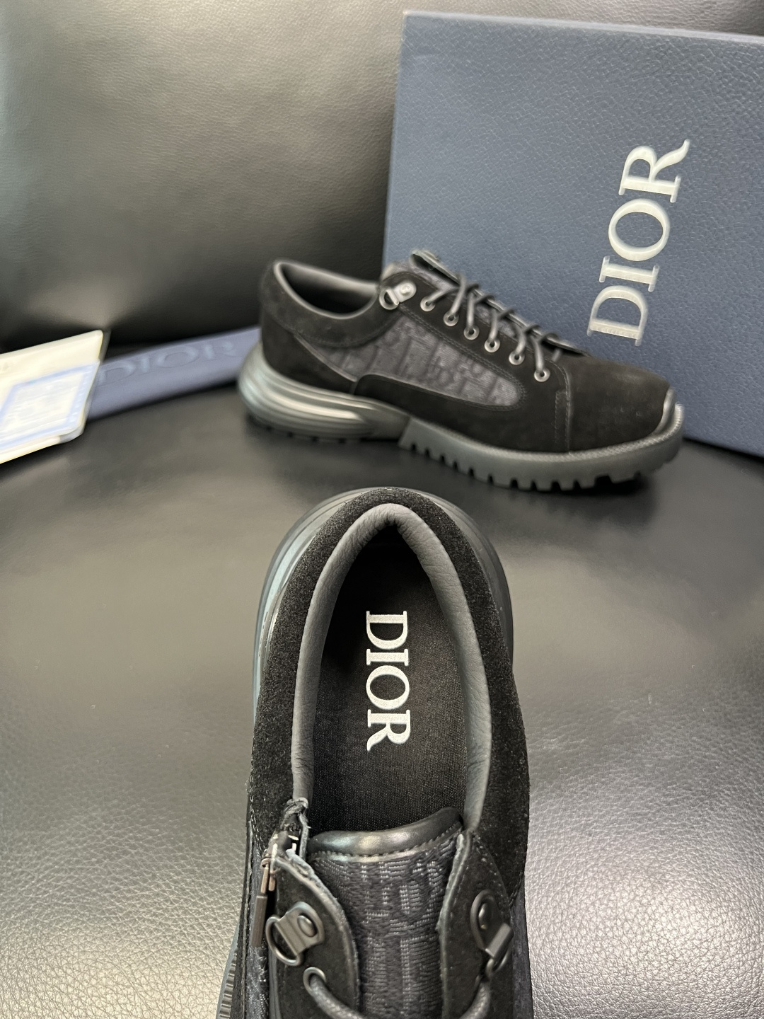 Dior 顶级工艺品 迪奥 专柜同步 原厂配置，意大利进口原版牛皮拼布面料，透气舒适进口水染牛里垫，鞋底