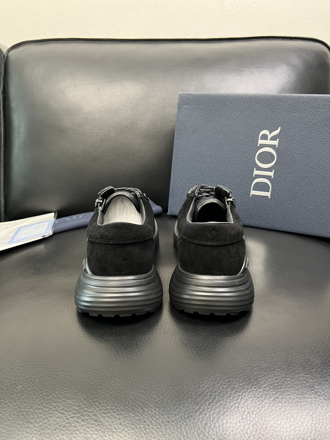 Dior 顶级工艺品 迪奥 专柜同步 原厂配置，意大利进口原版牛皮拼布面料，透气舒适进口水染牛里垫，鞋底