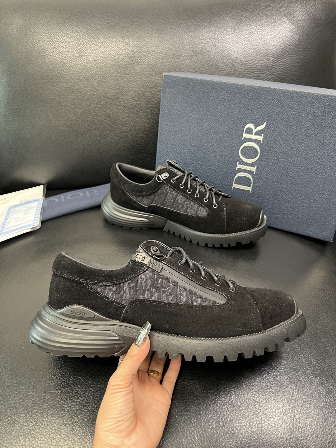 Dior 顶级工艺品 迪奥 专柜同步 原厂配置，意大利进口原版牛皮拼布面料，透气舒适进口水染牛里垫，鞋底