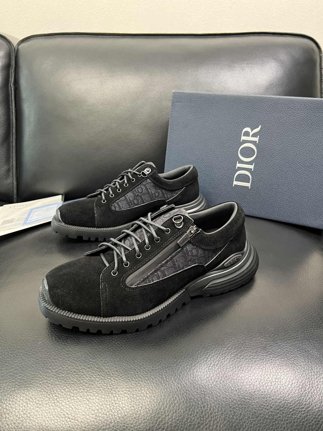 Dior 顶级工艺品 迪奥 专柜同步 原厂配置，意大利进口原版牛皮拼布面料，透气舒适进口水染牛里垫，鞋底