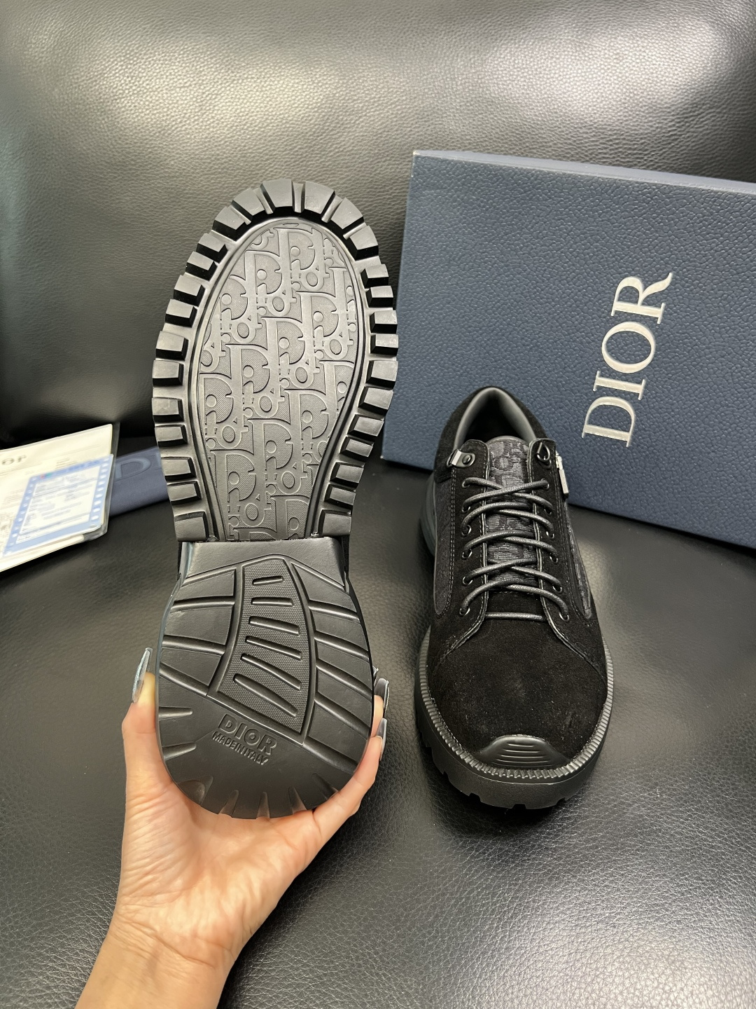 Dior 顶级工艺品 迪奥 专柜同步 原厂配置，意大利进口原版牛皮拼布面料，透气舒适进口水染牛里垫，鞋底